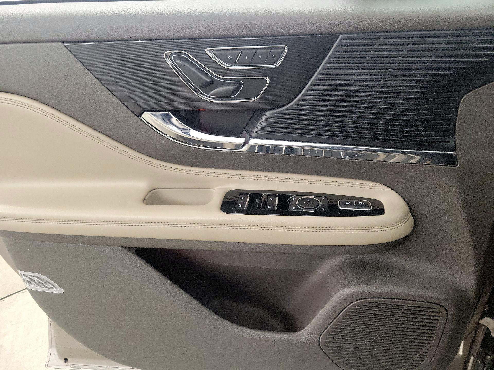 Thumbnail: 2021 Lincoln Corsair - 12