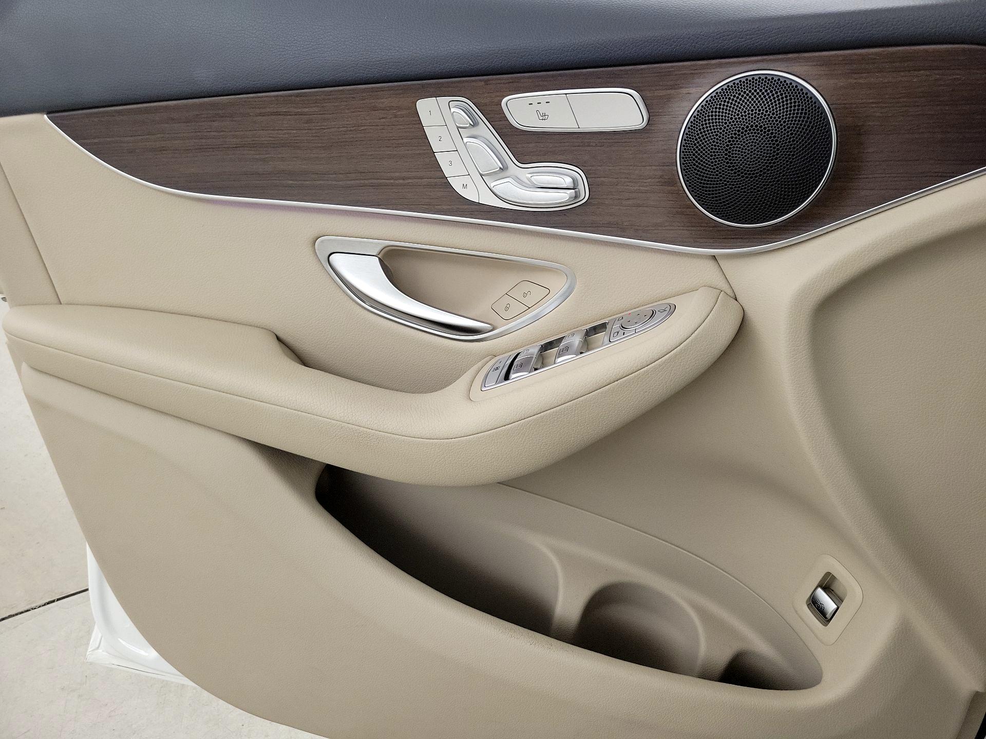 Thumbnail: 2022 Mercedes-Benz GLC - 12