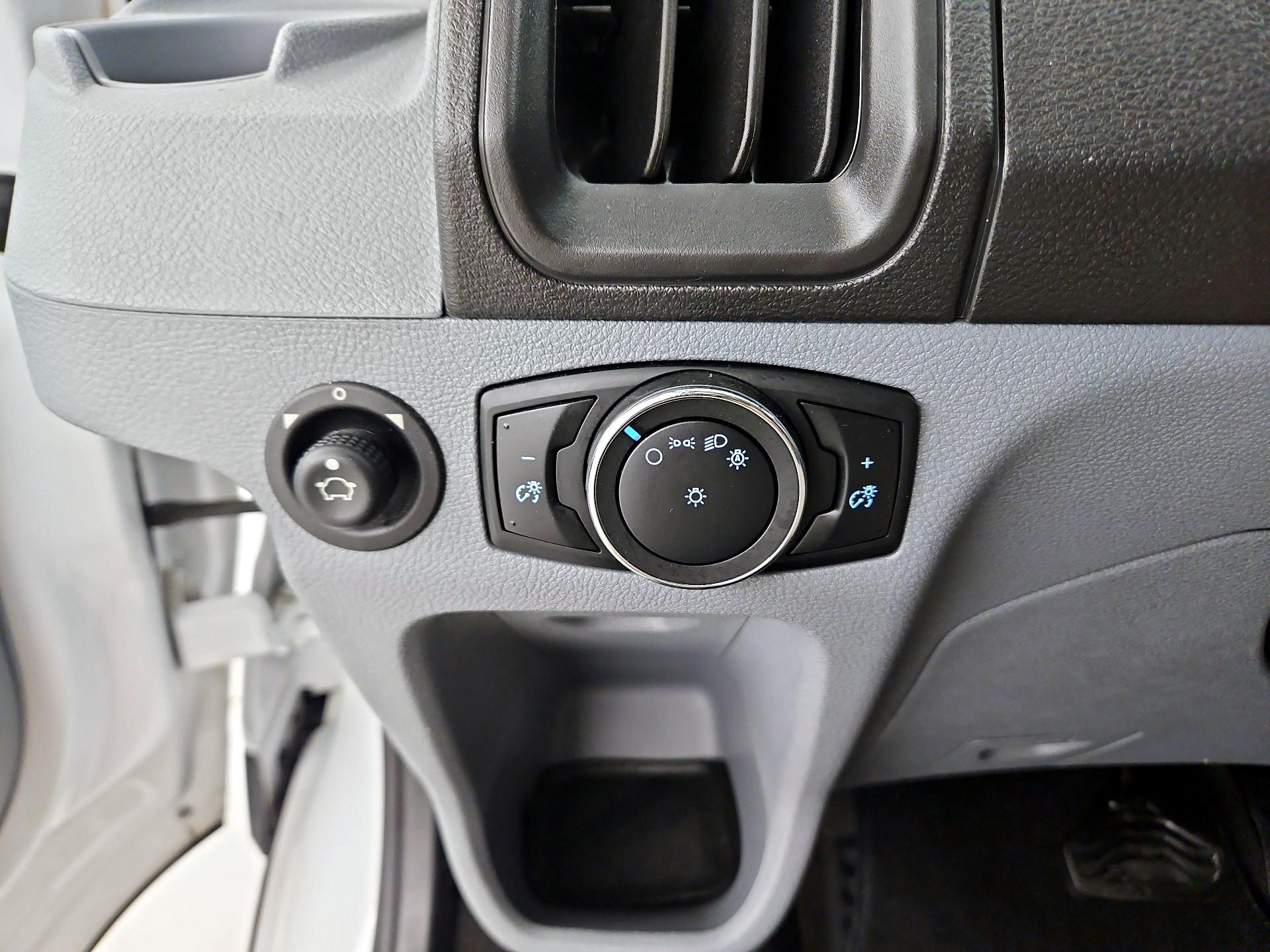Thumbnail: 2016 Ford Transit Series - 13