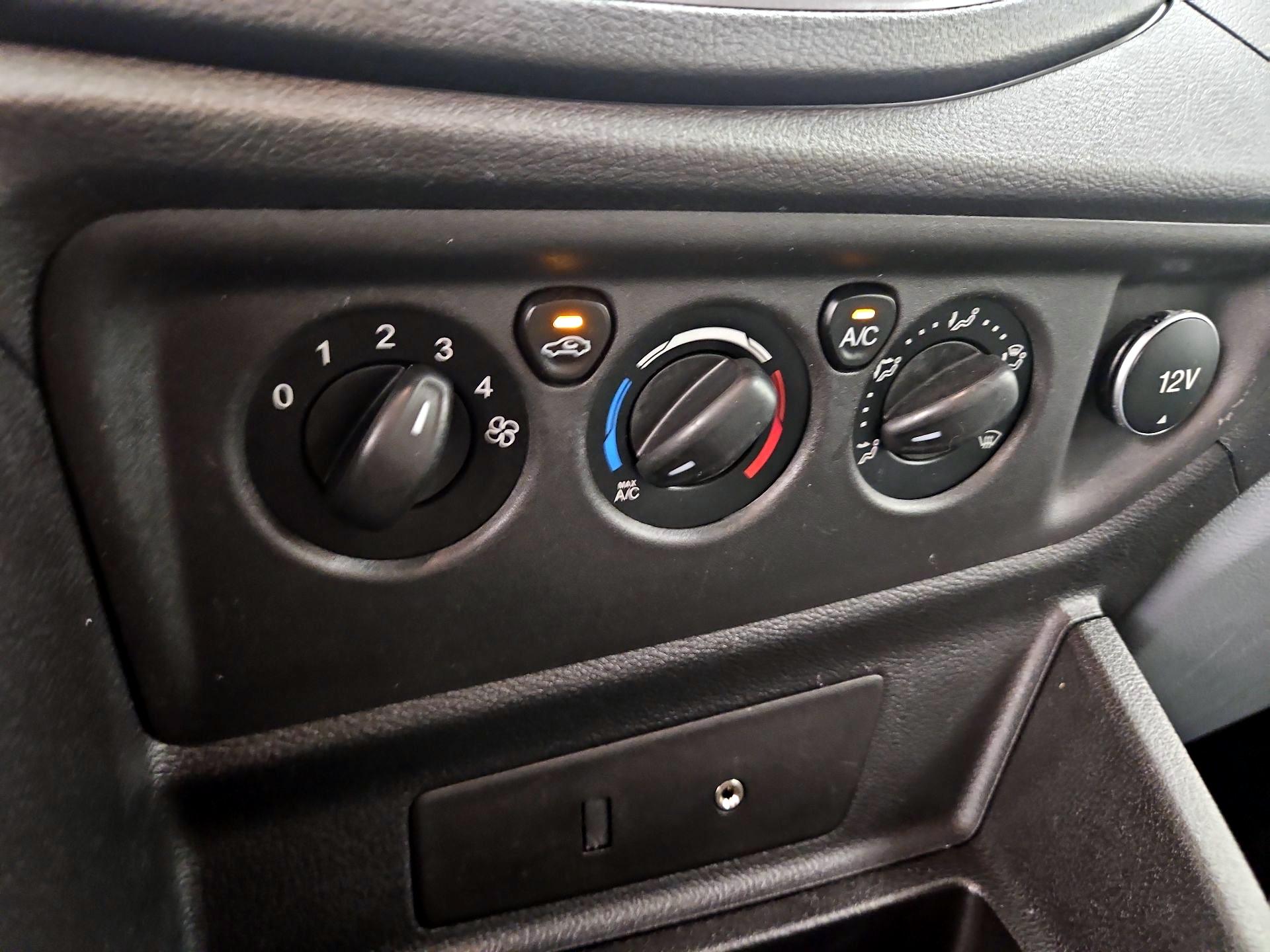 Thumbnail: 2016 Ford Transit Series - 16