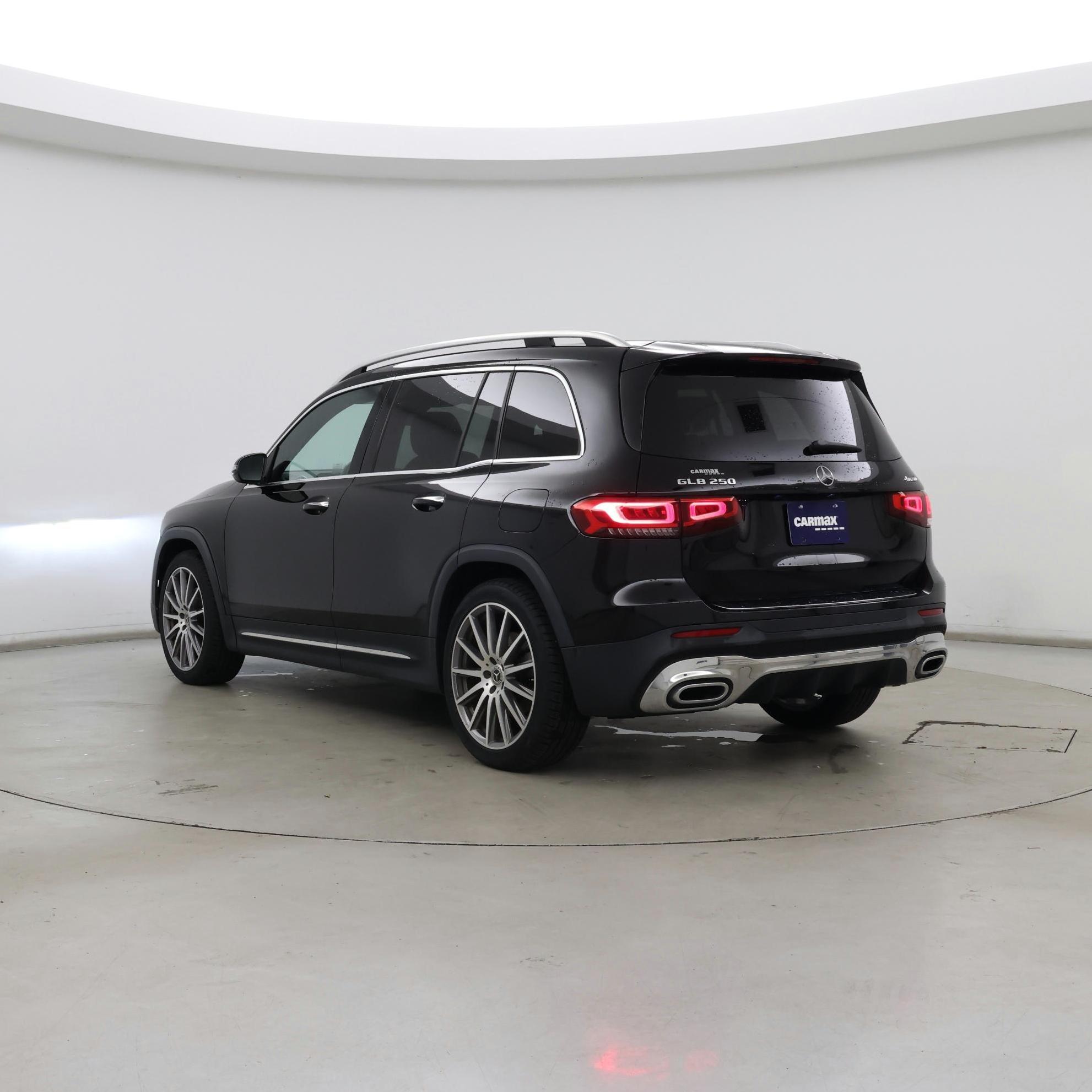 Thumbnail: 2021 Mercedes-Benz GLB - 2