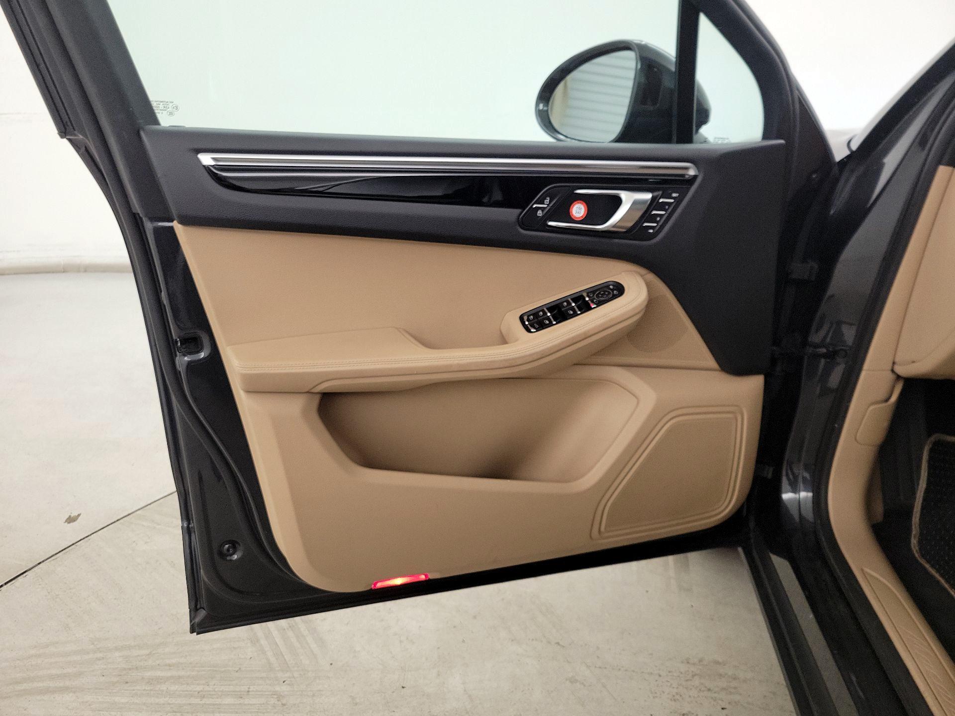 Thumbnail: 2021 Porsche Macan - 12