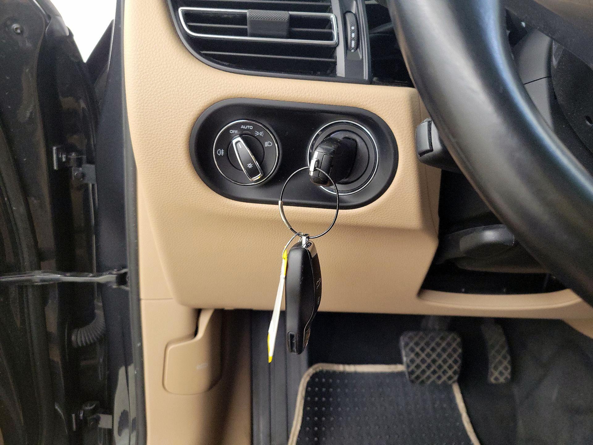 Thumbnail: 2021 Porsche Macan - 13