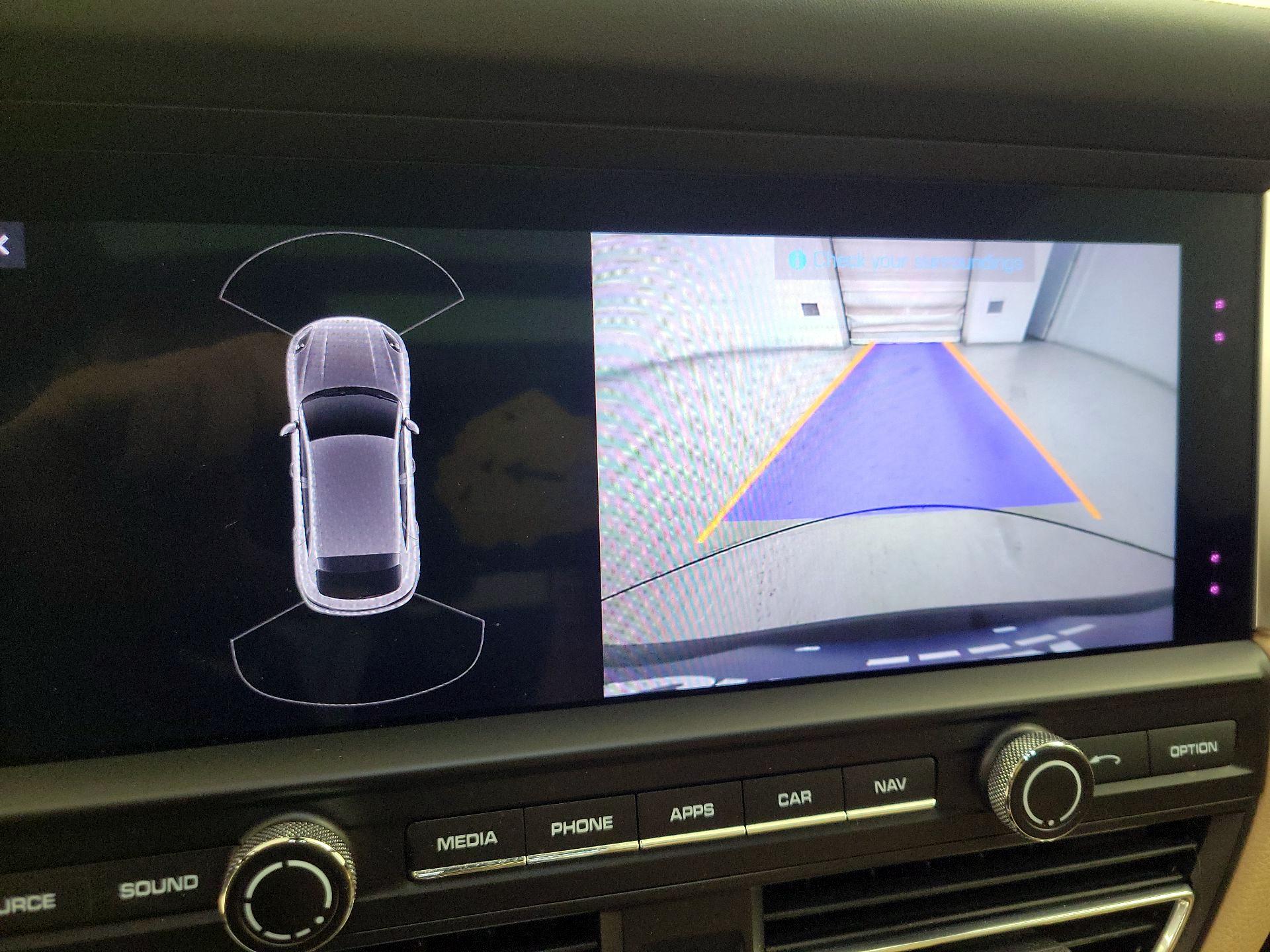 Thumbnail: 2021 Porsche Macan - 15