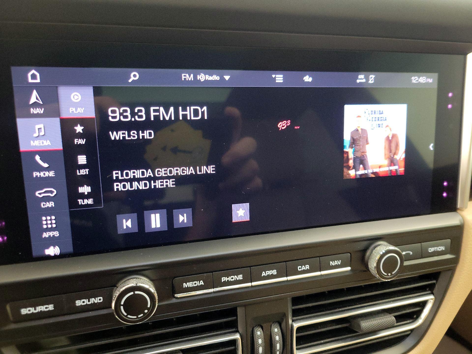 Thumbnail: 2021 Porsche Macan - 16