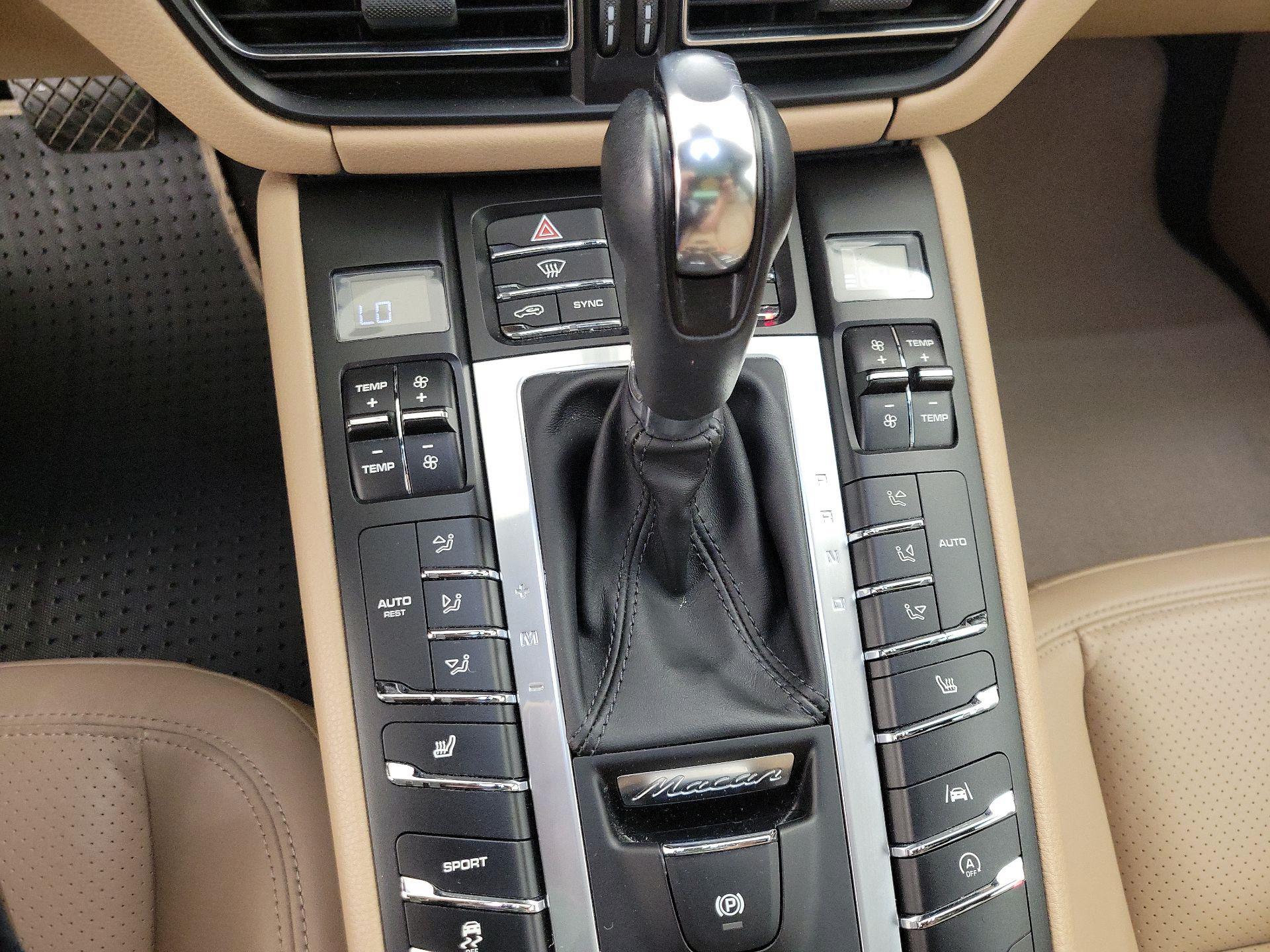 Thumbnail: 2021 Porsche Macan - 17