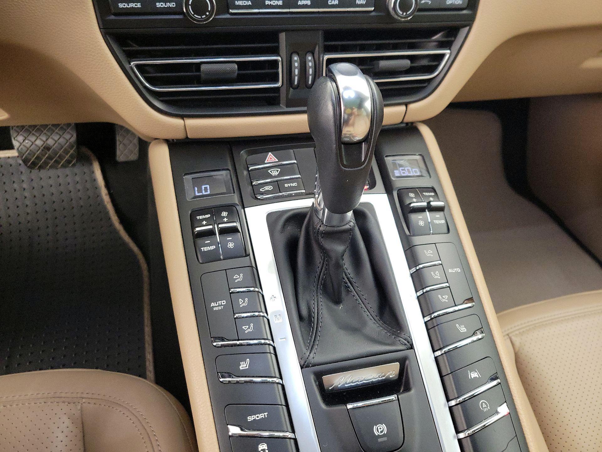 Thumbnail: 2021 Porsche Macan - 18