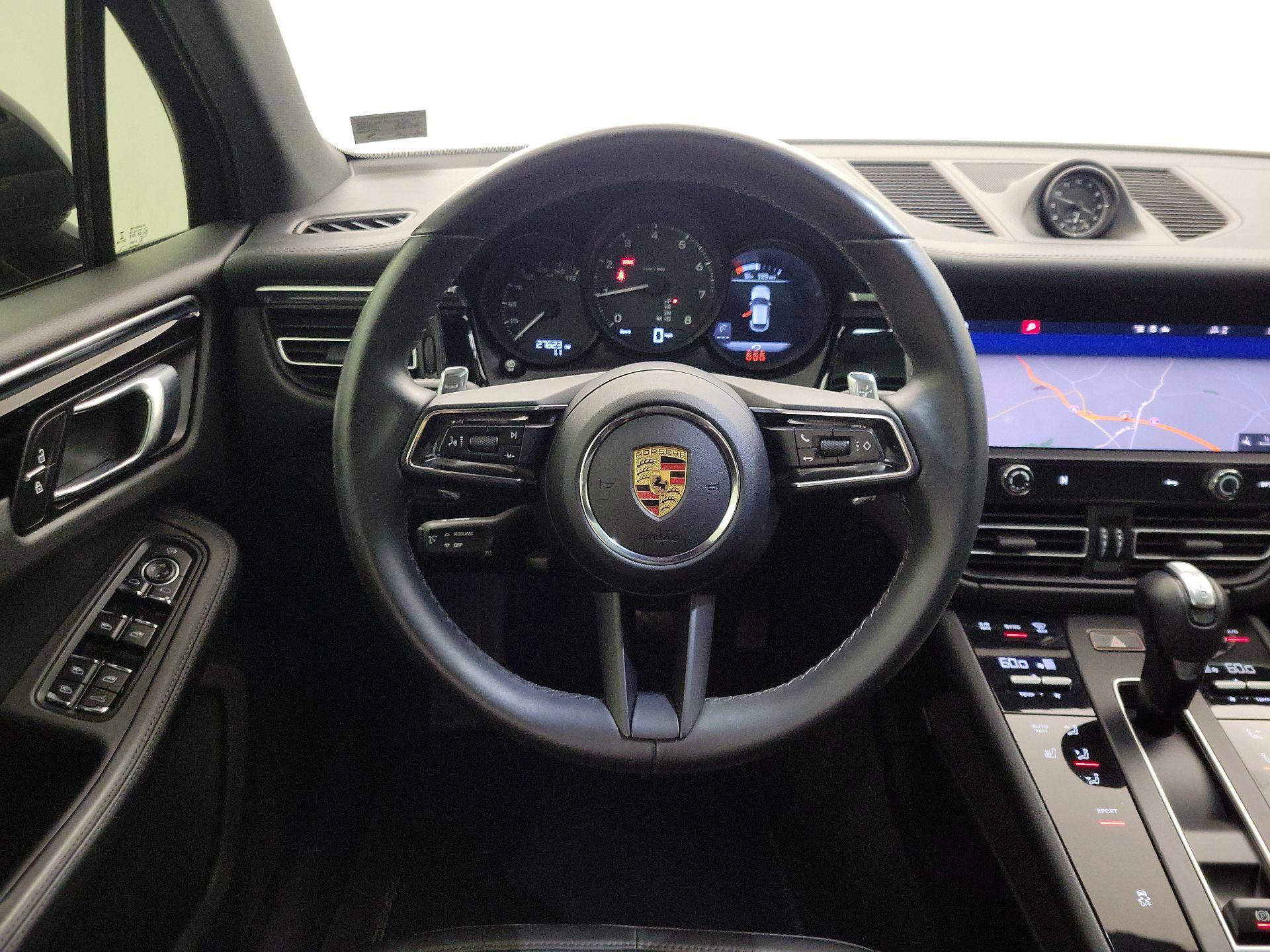 Thumbnail: 2022 Porsche Macan - 10