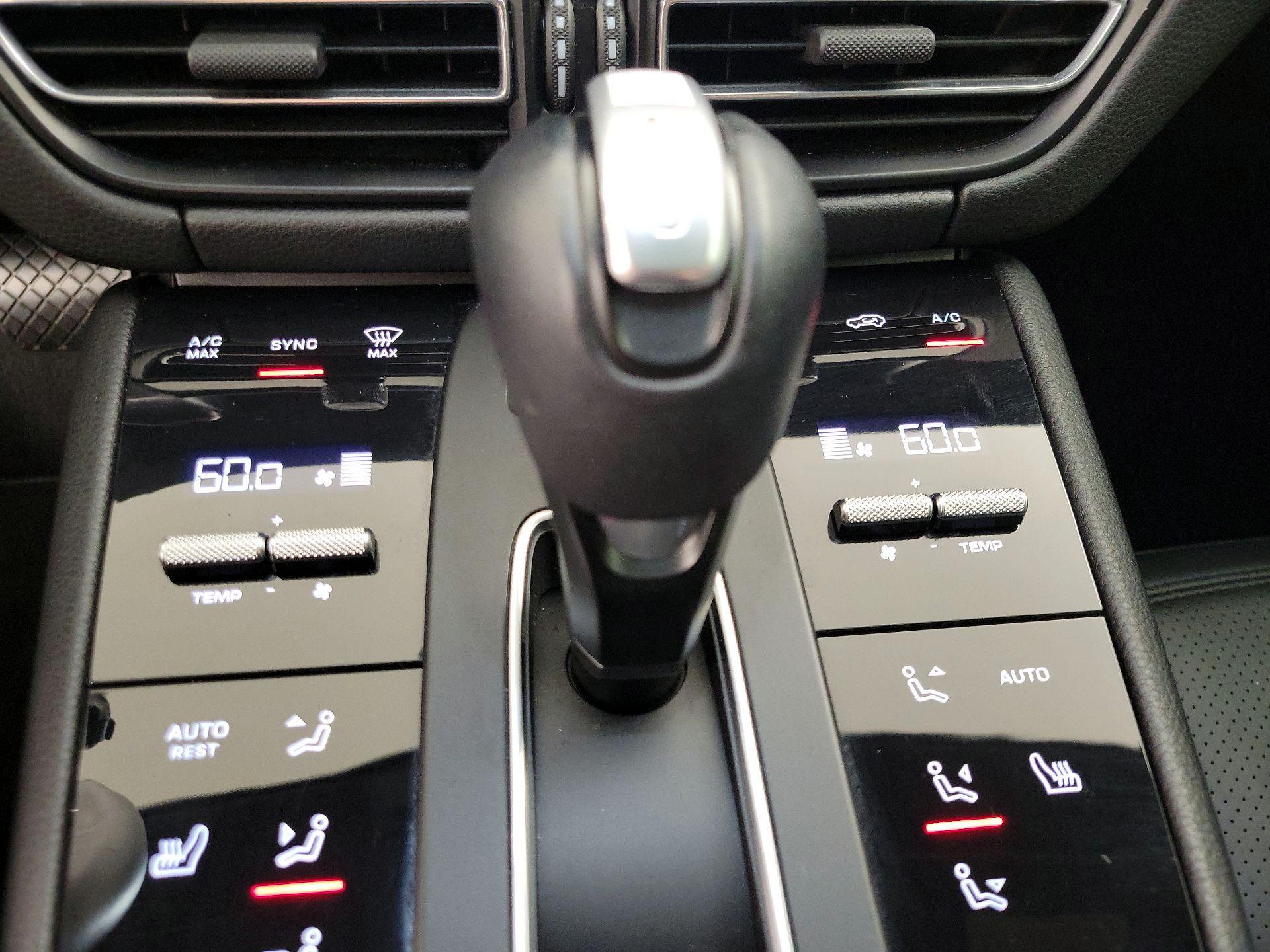 Thumbnail: 2022 Porsche Macan - 17