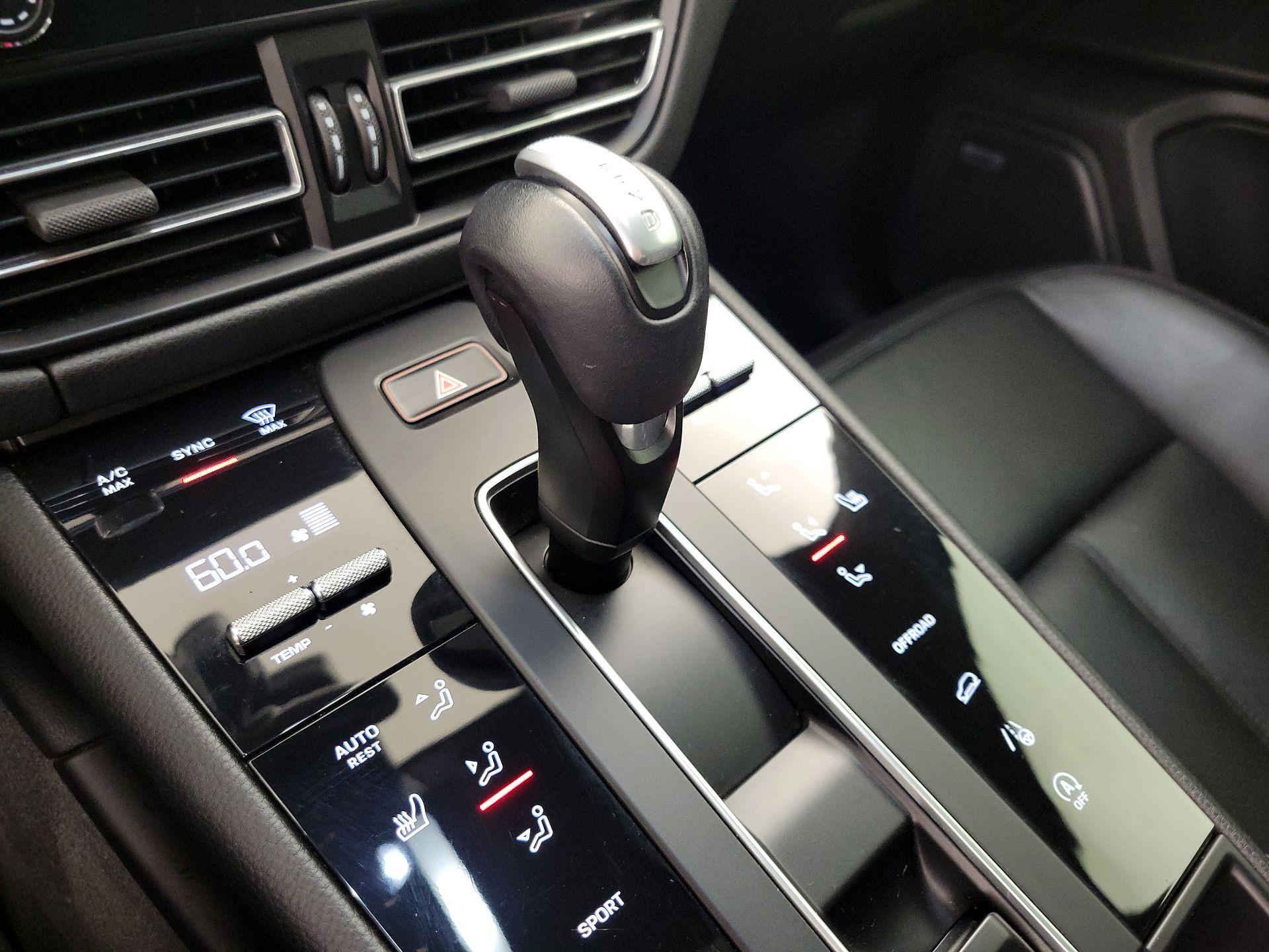 Thumbnail: 2022 Porsche Macan - 18