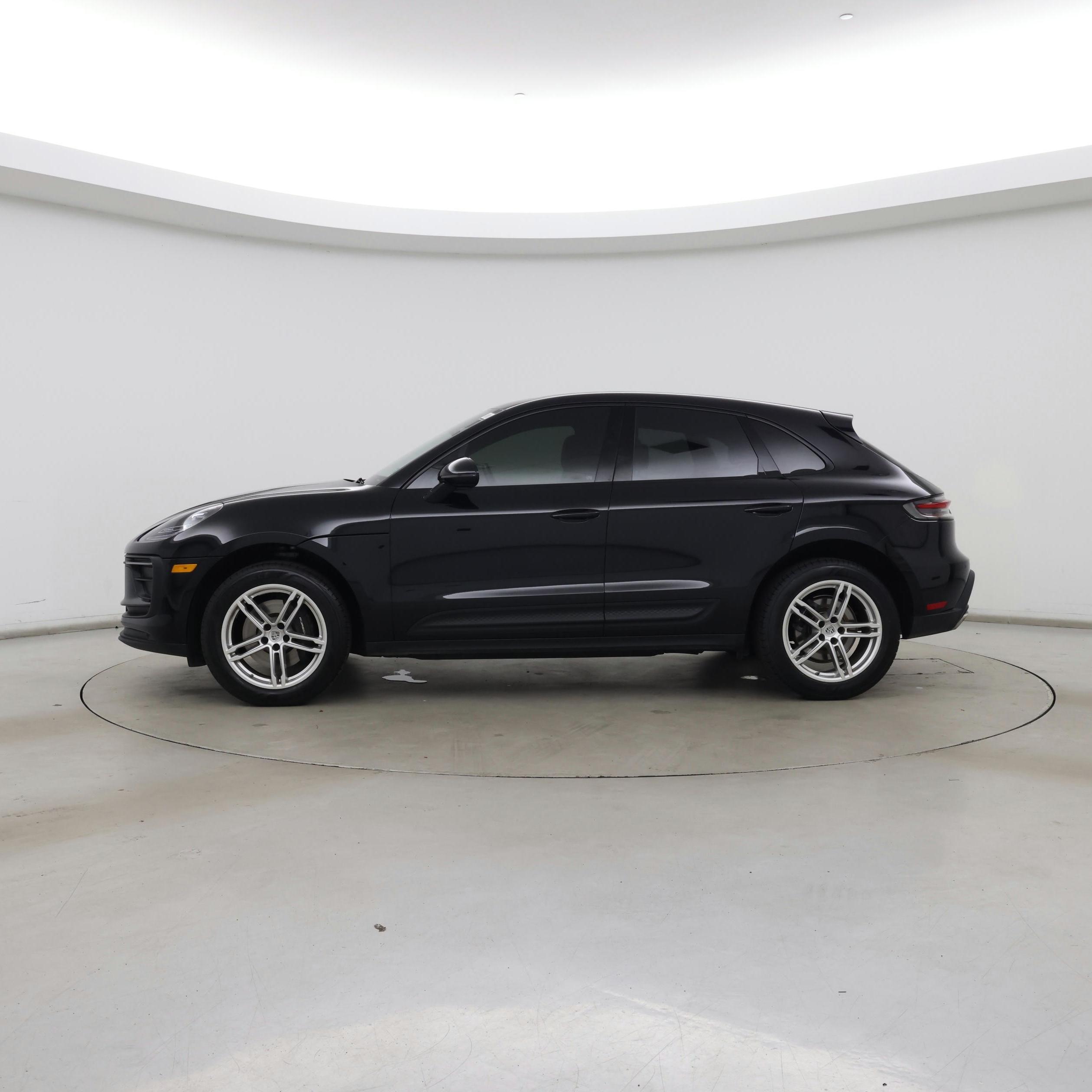 Thumbnail: 2022 Porsche Macan - 3