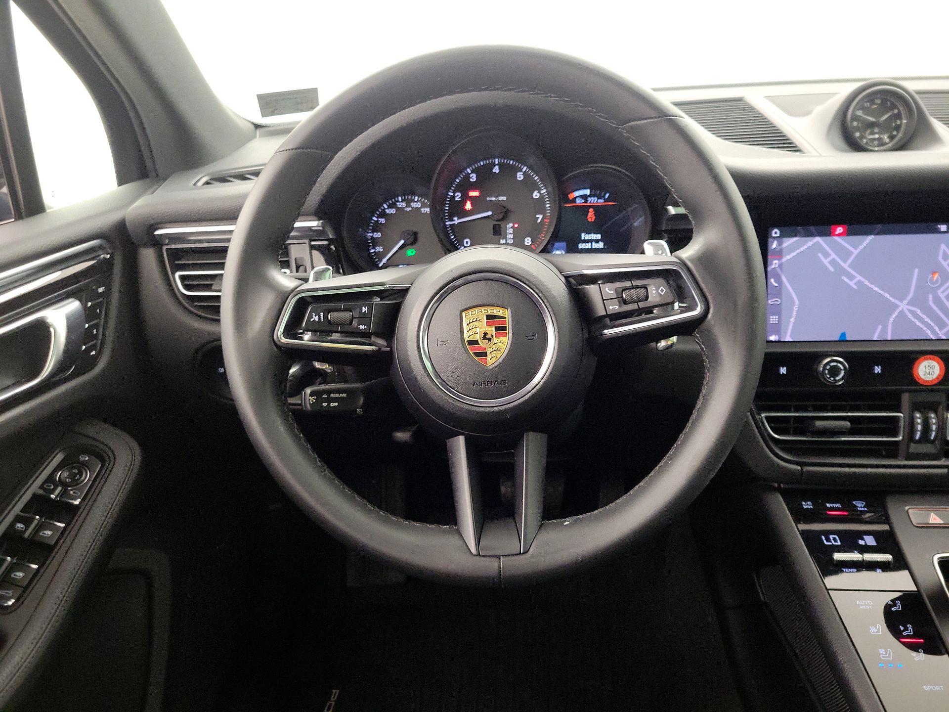 Thumbnail: 2022 Porsche Macan - 10