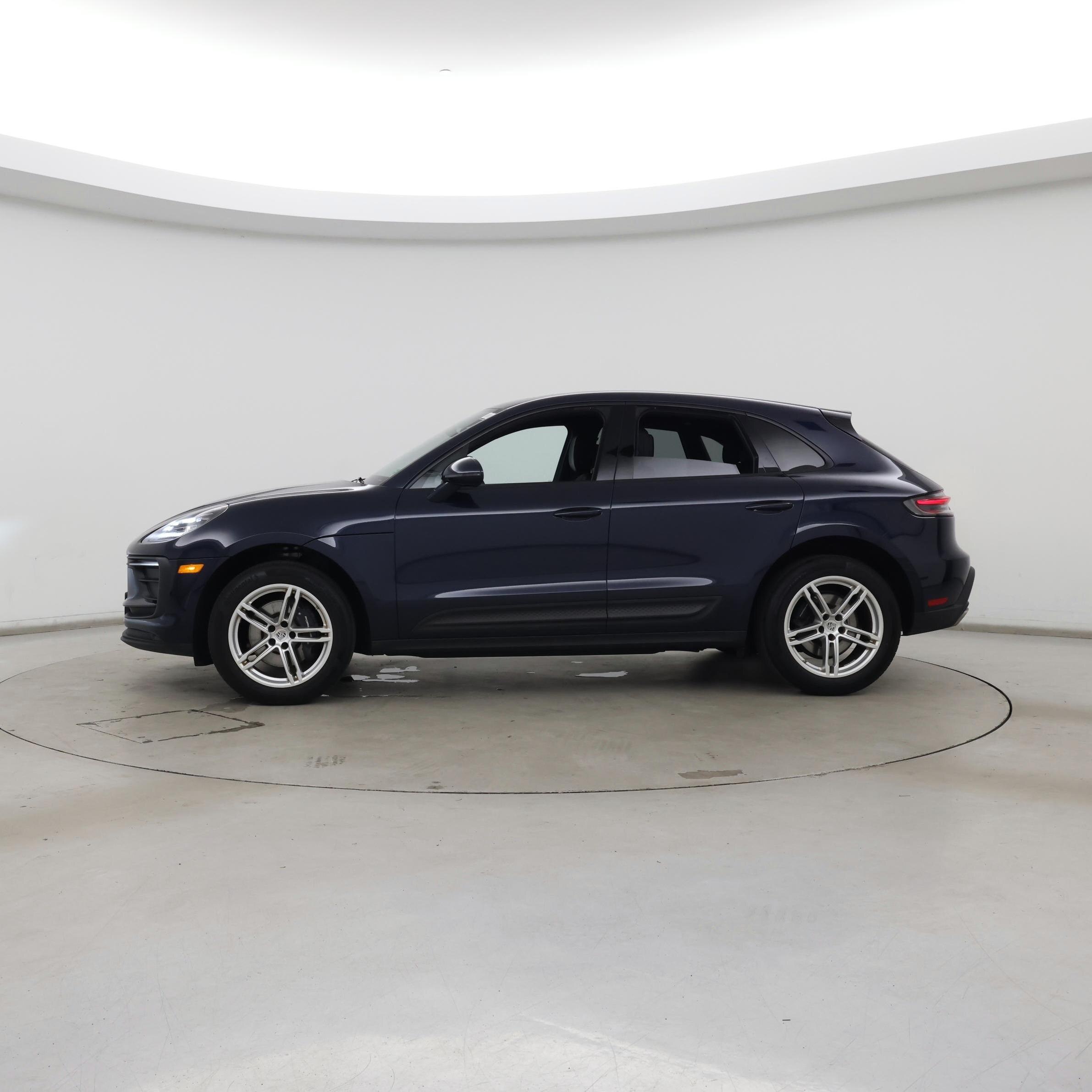 Thumbnail: 2022 Porsche Macan - 3