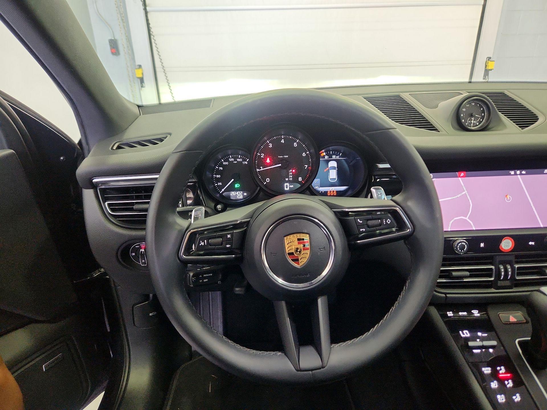 Thumbnail: 2022 Porsche Macan - 10