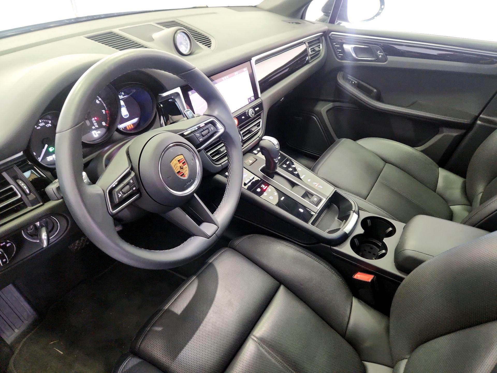 Thumbnail: 2022 Porsche Macan - 11