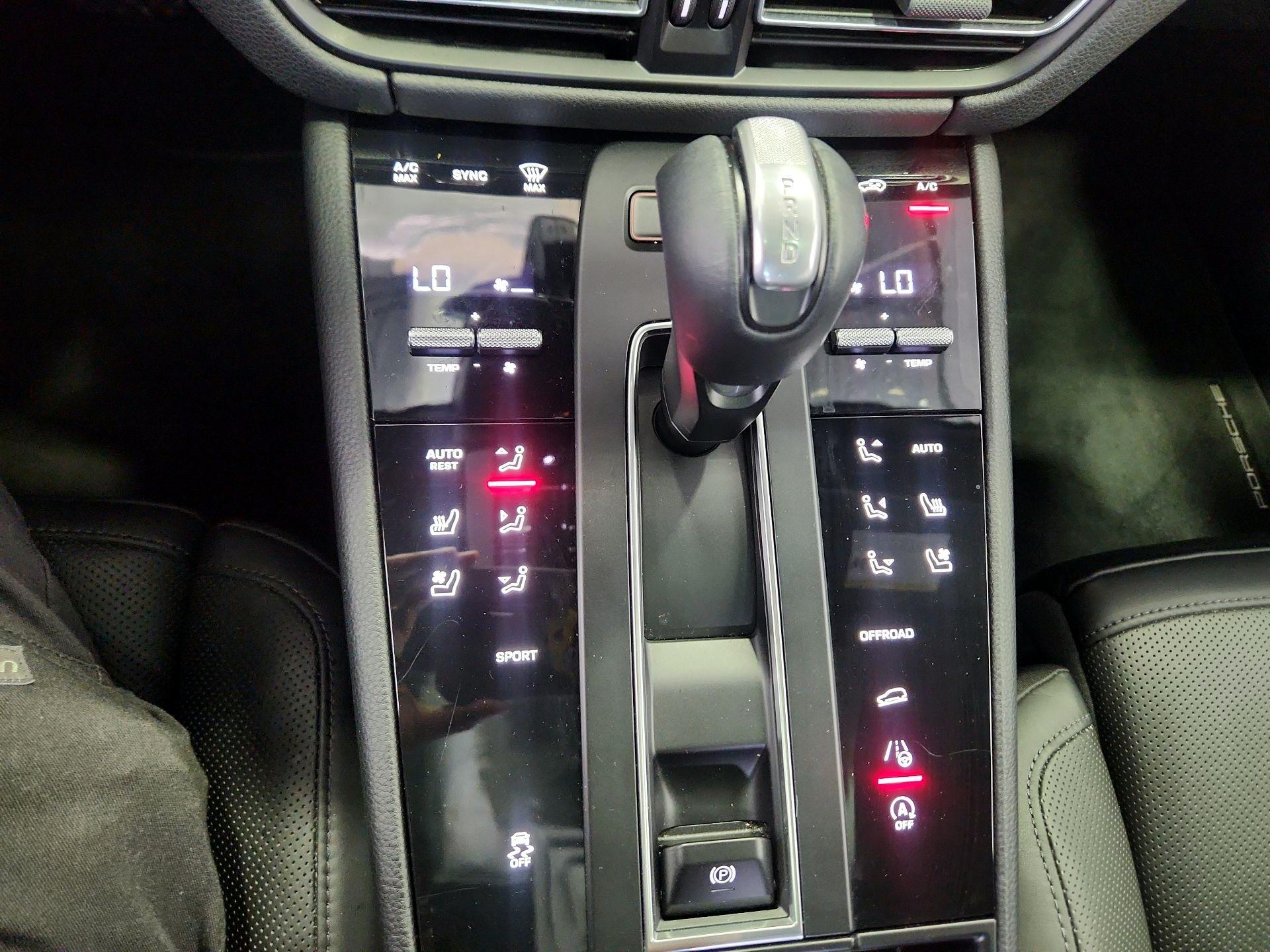 Thumbnail: 2022 Porsche Macan - 17