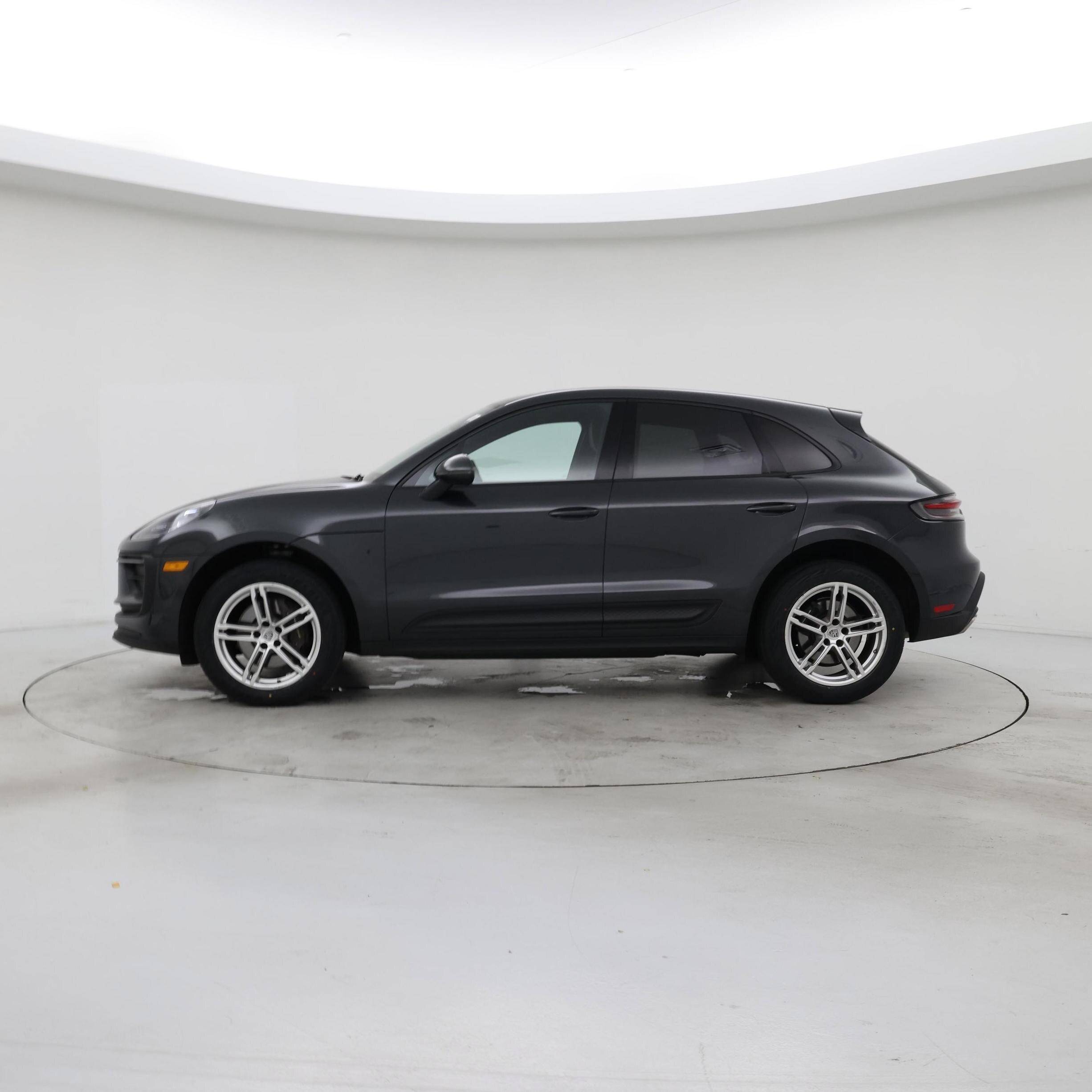 Thumbnail: 2022 Porsche Macan - 3