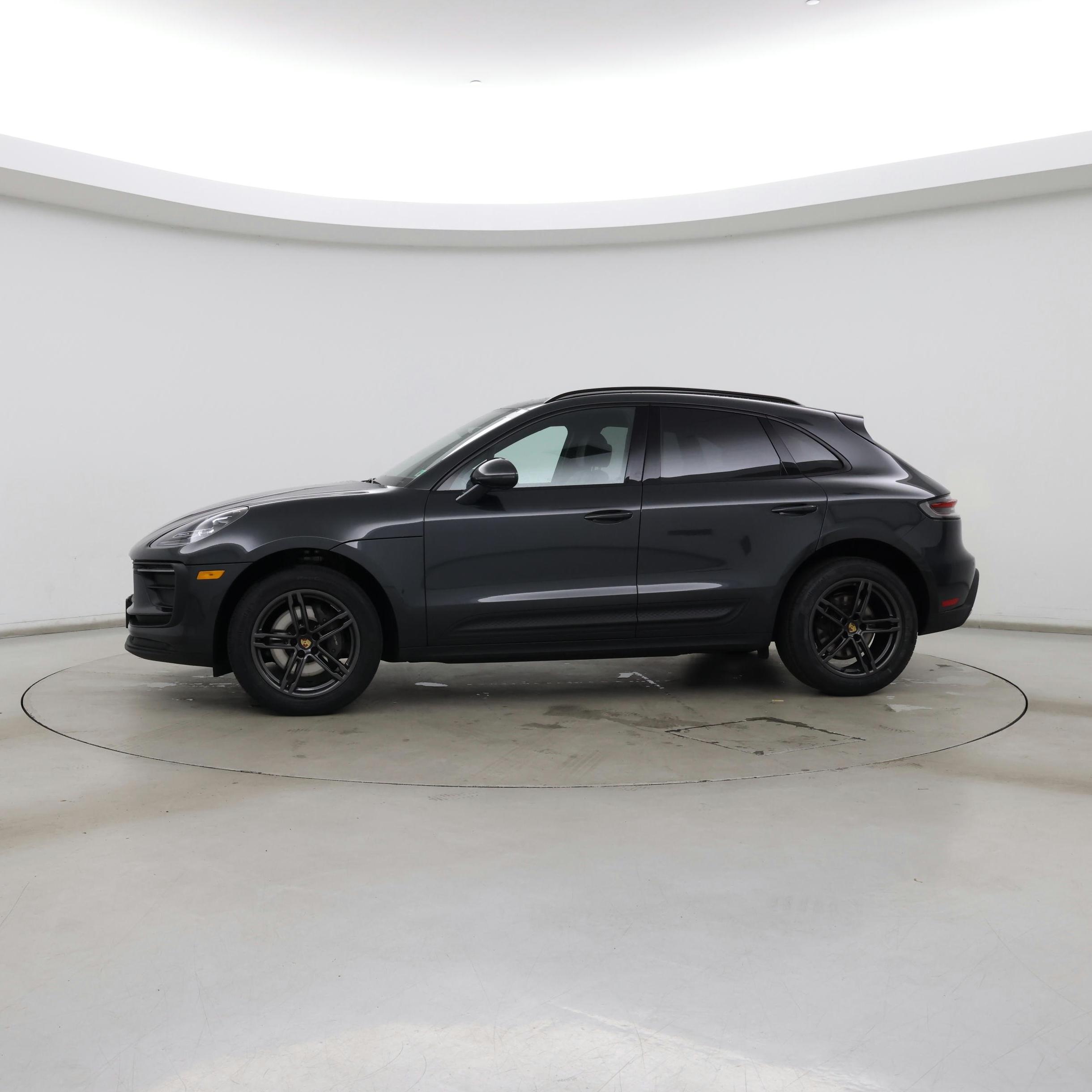 Thumbnail: 2022 Porsche Macan - 3