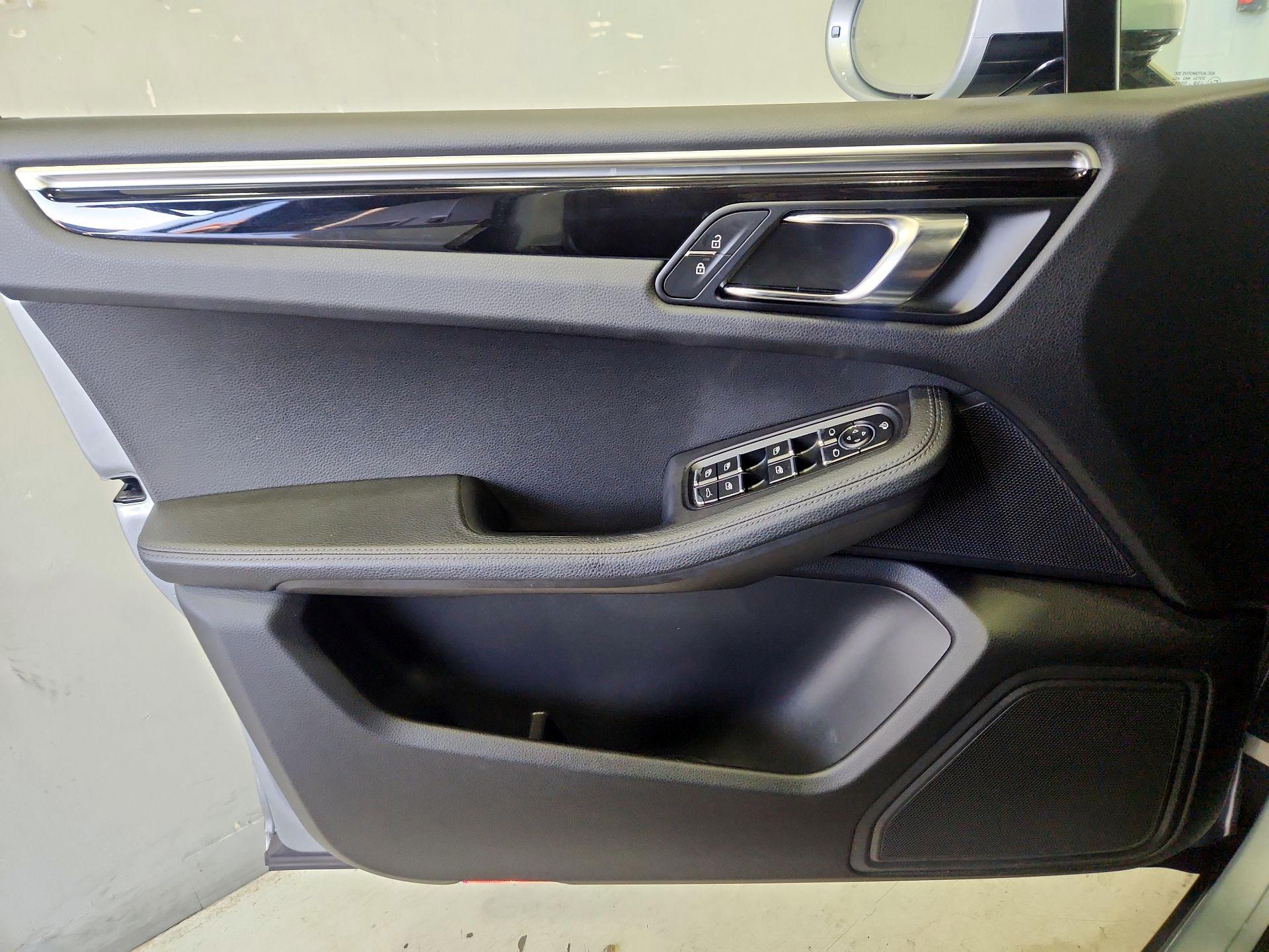 Thumbnail: 2022 Porsche Macan - 12