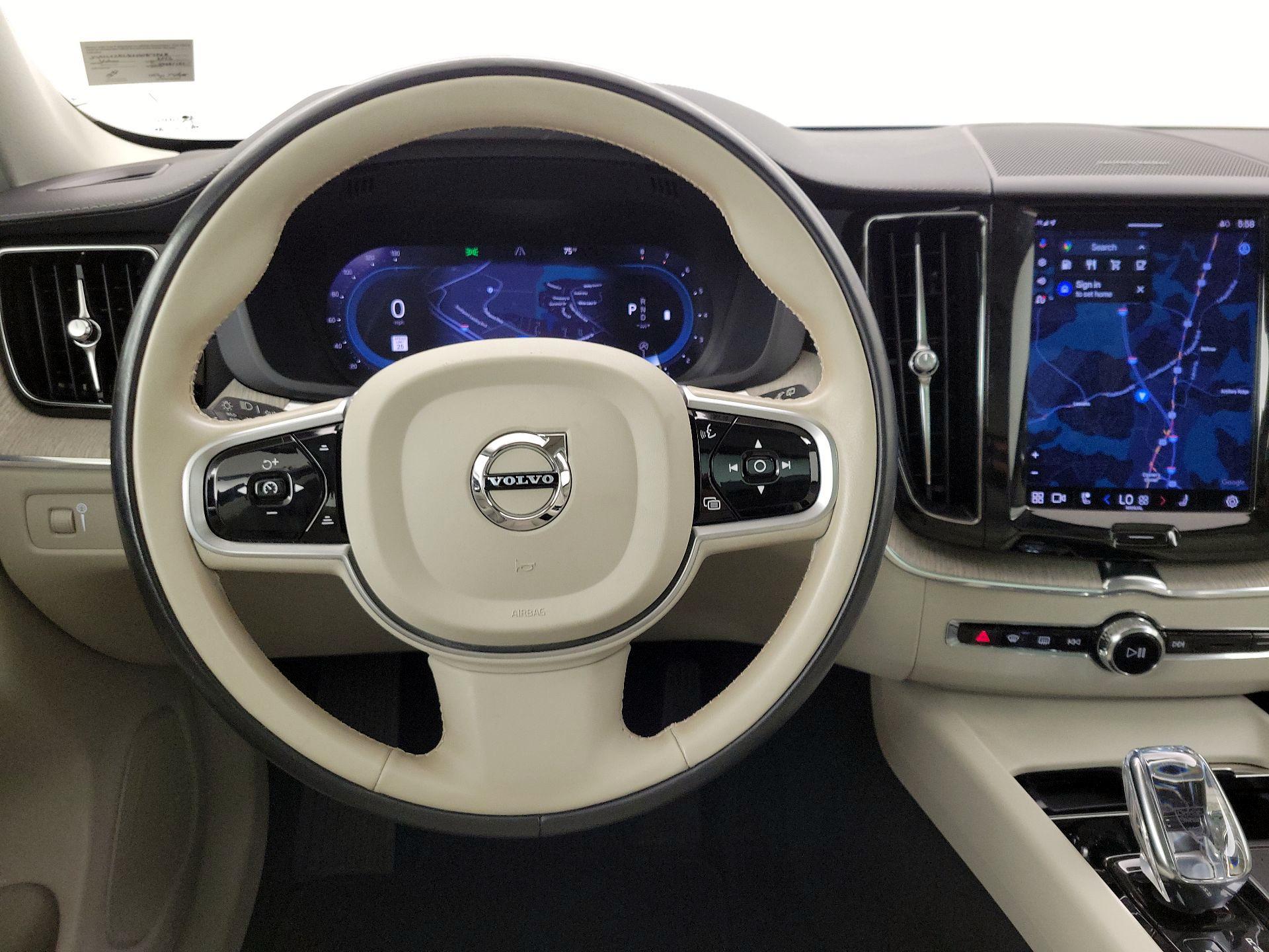 Thumbnail: 2022 Volvo XC60 - 10