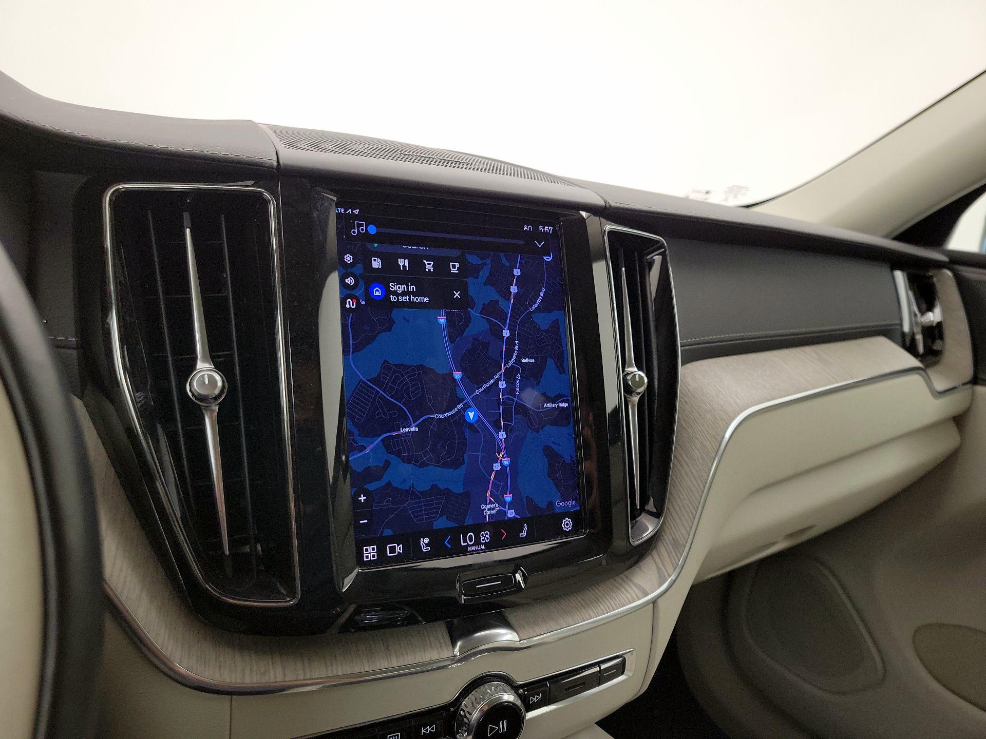 Thumbnail: 2022 Volvo XC60 - 14
