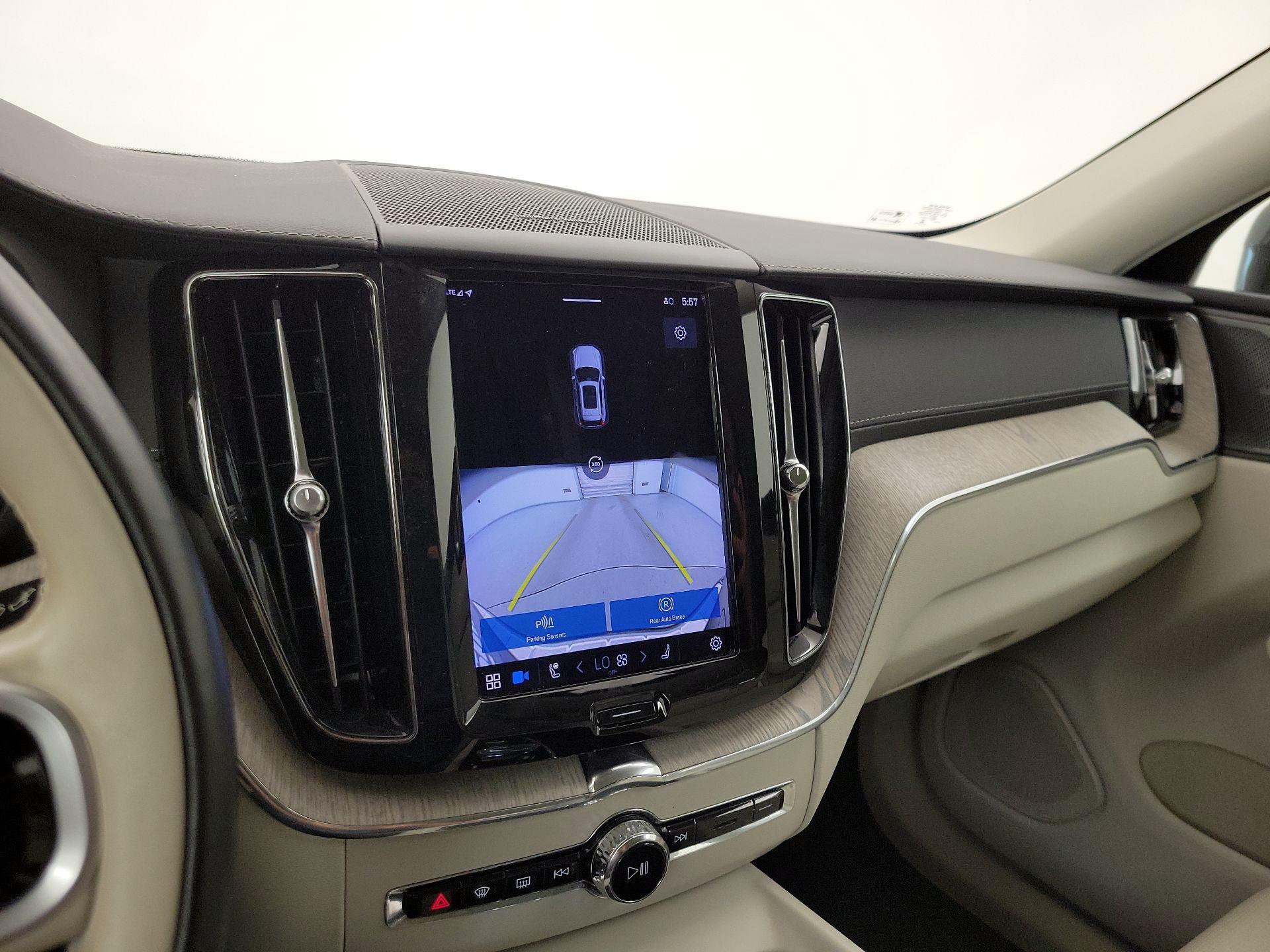 Thumbnail: 2022 Volvo XC60 - 15