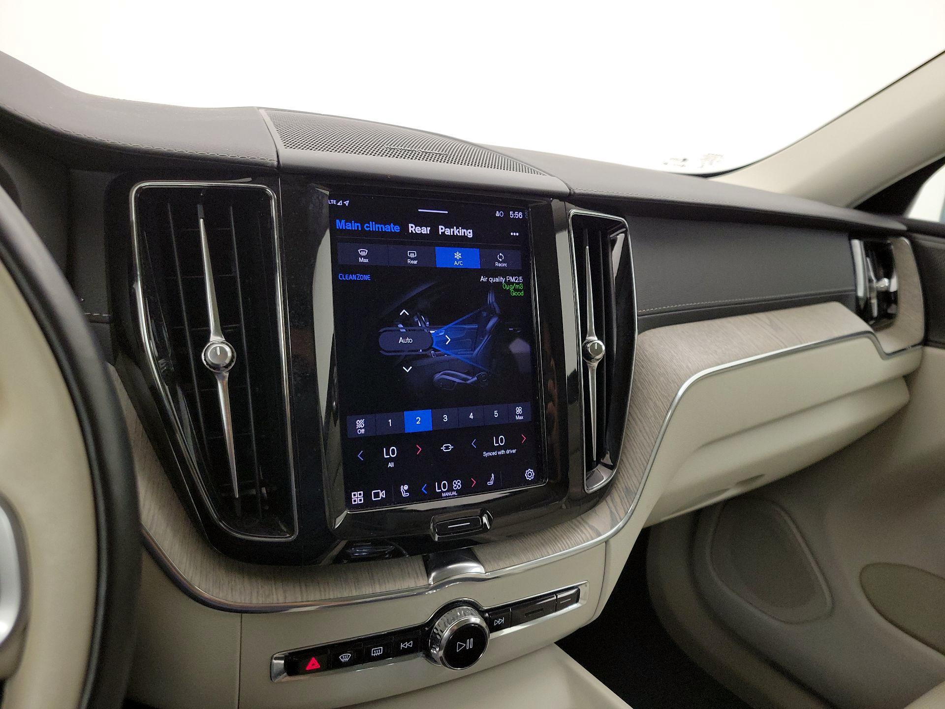 Thumbnail: 2022 Volvo XC60 - 17