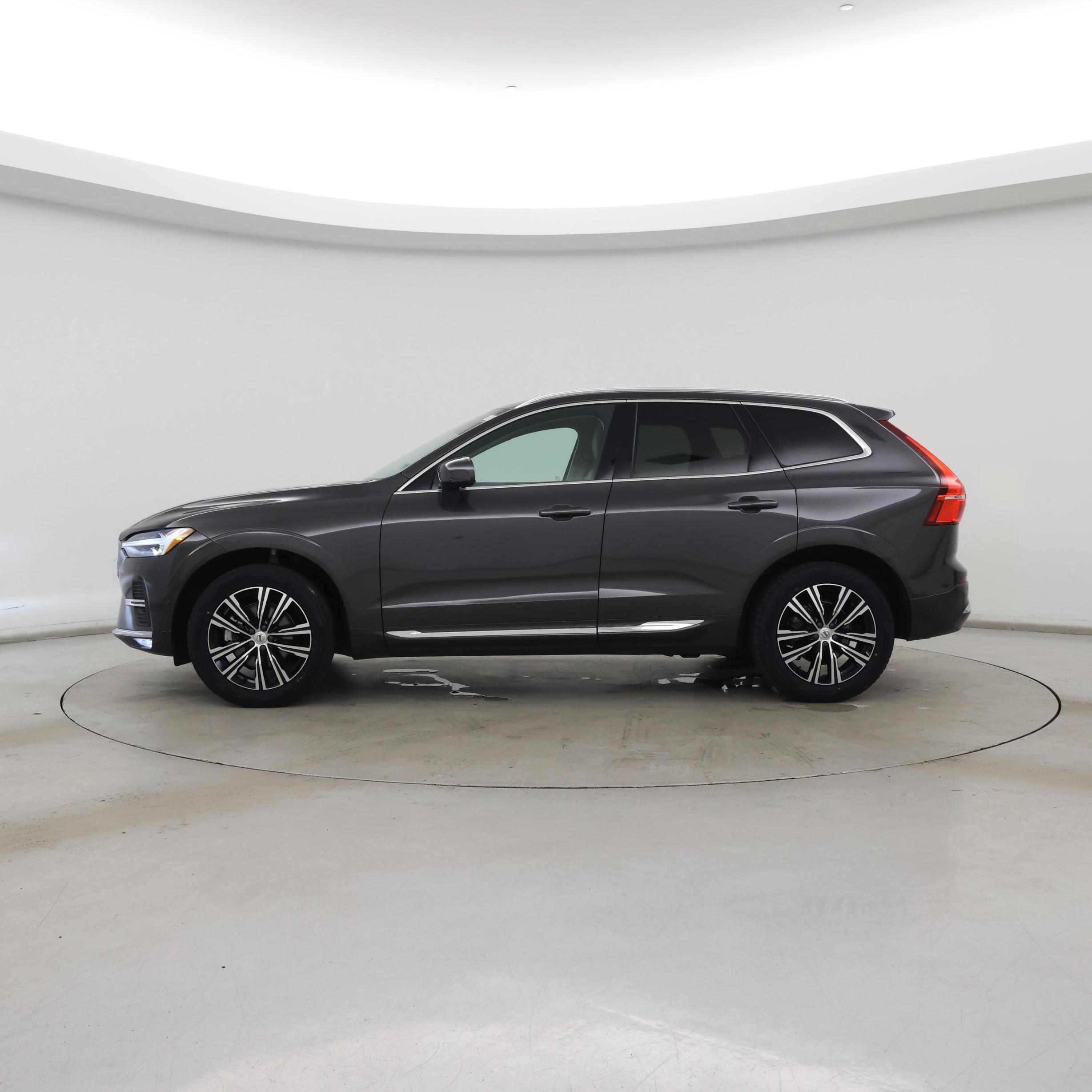 Thumbnail: 2022 Volvo XC60 - 3
