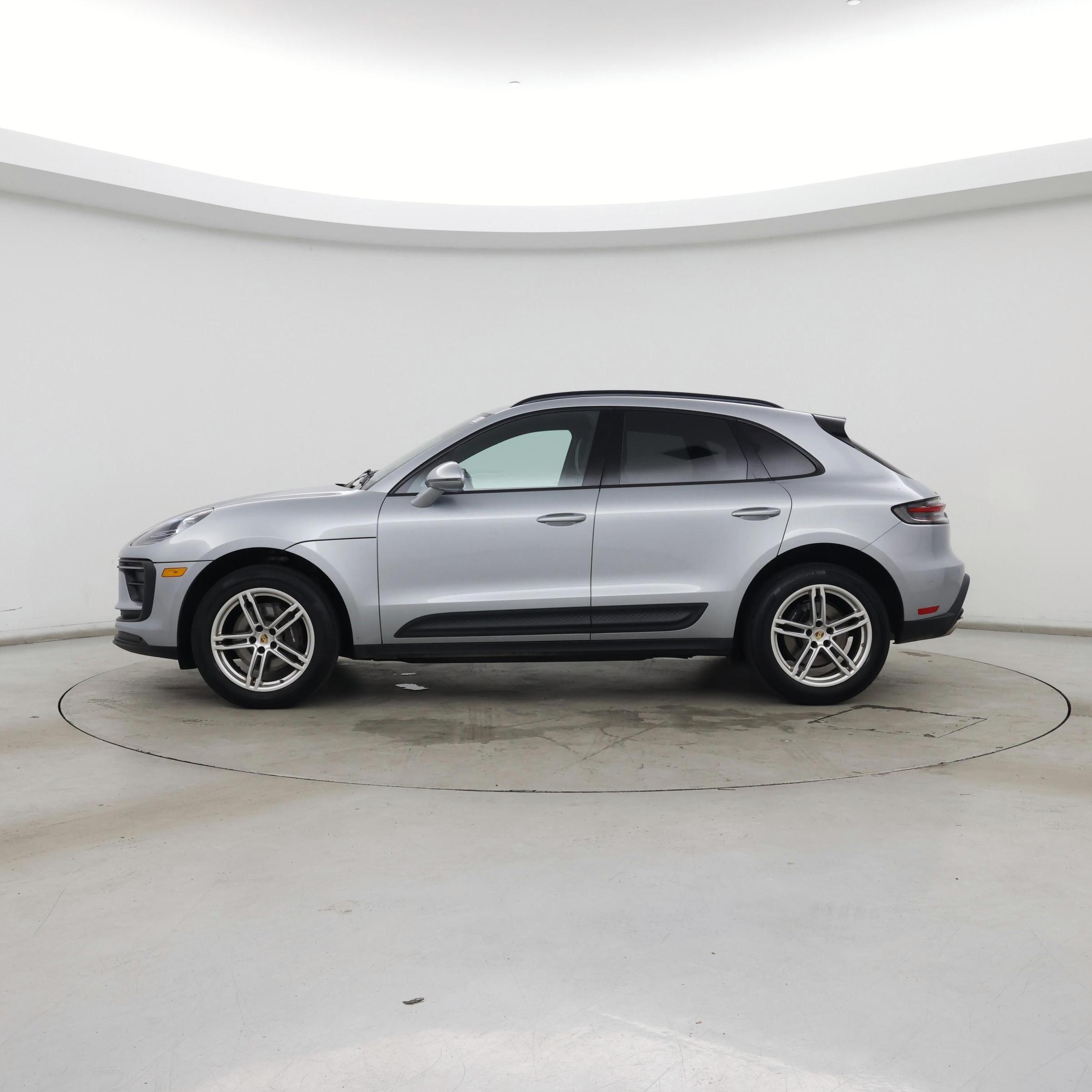 Thumbnail: 2022 Porsche Macan - 3
