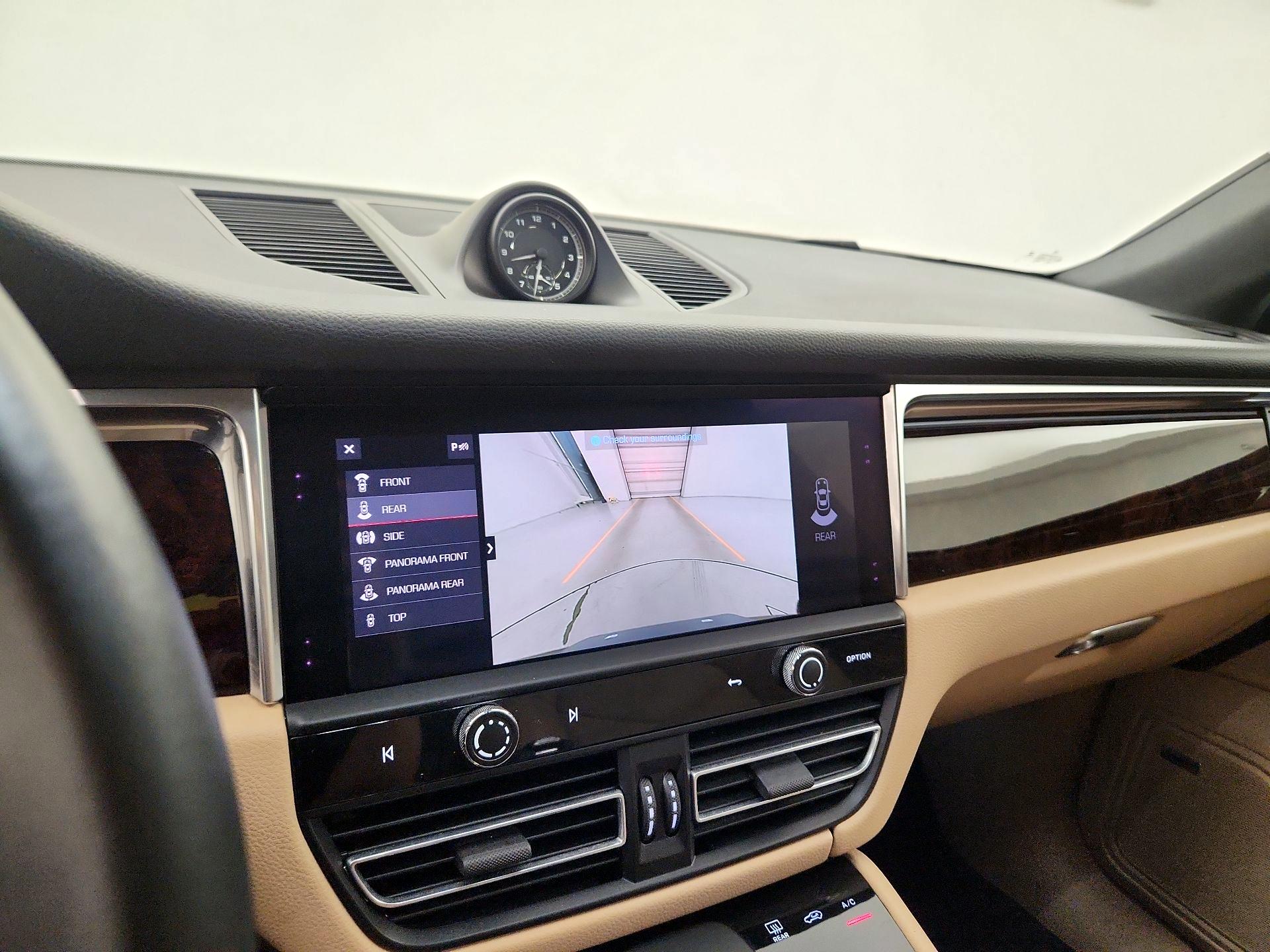 Thumbnail: 2022 Porsche Macan - 15