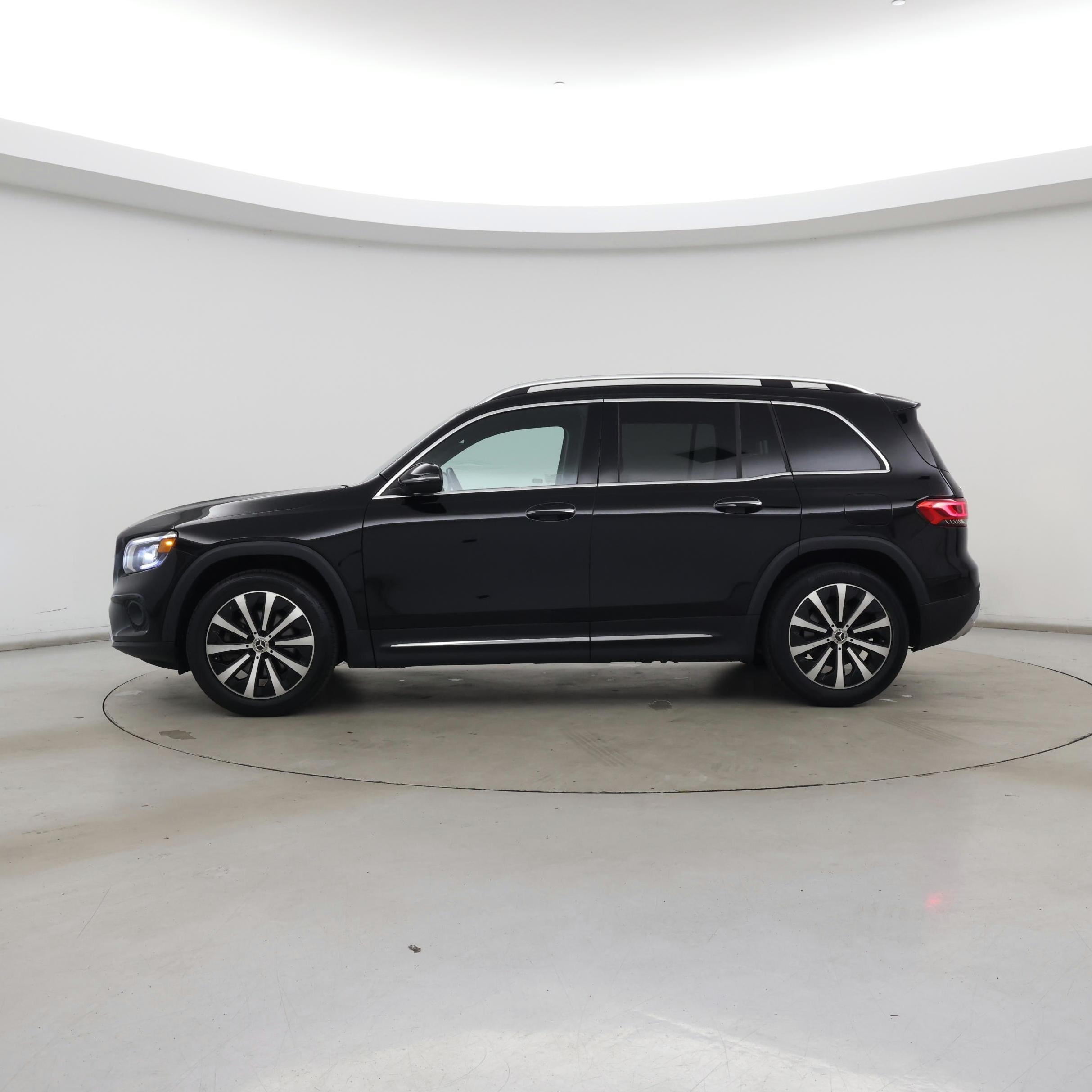 Thumbnail: 2022 Mercedes-Benz GLB - 3