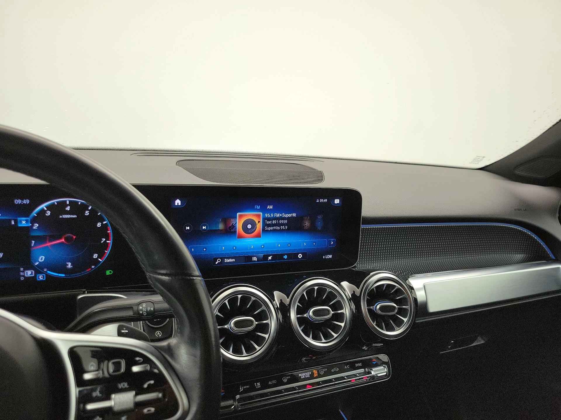 Thumbnail: 2021 Mercedes-Benz GLB - 15