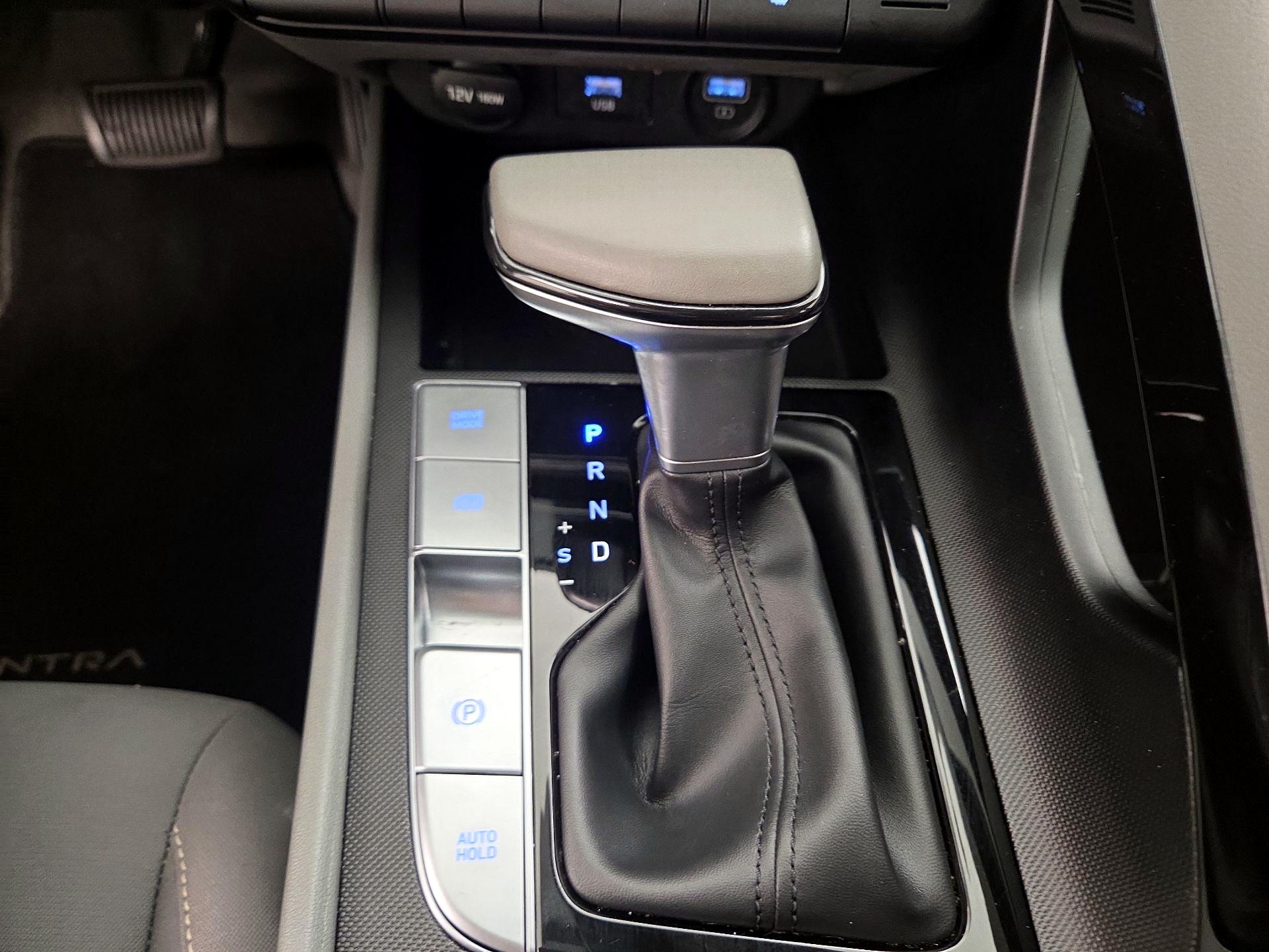 Thumbnail: 2022 Hyundai Elantra - 17