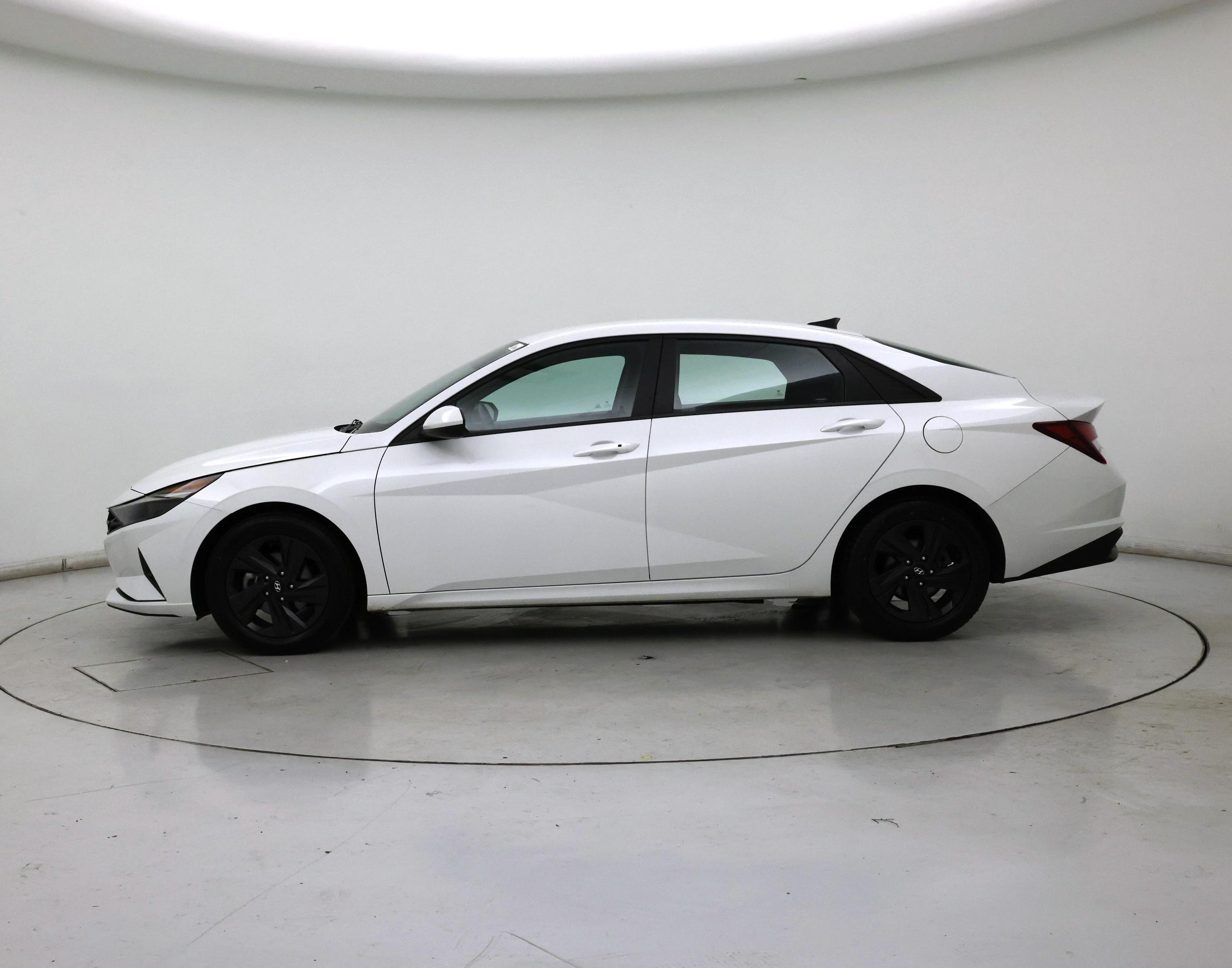 Thumbnail: 2022 Hyundai Elantra - 3