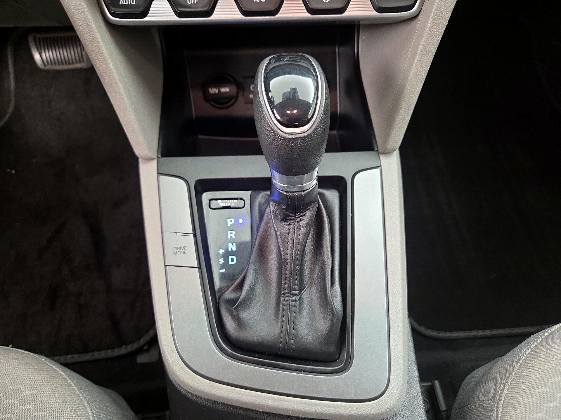 Thumbnail: 2020 Hyundai Elantra - 17
