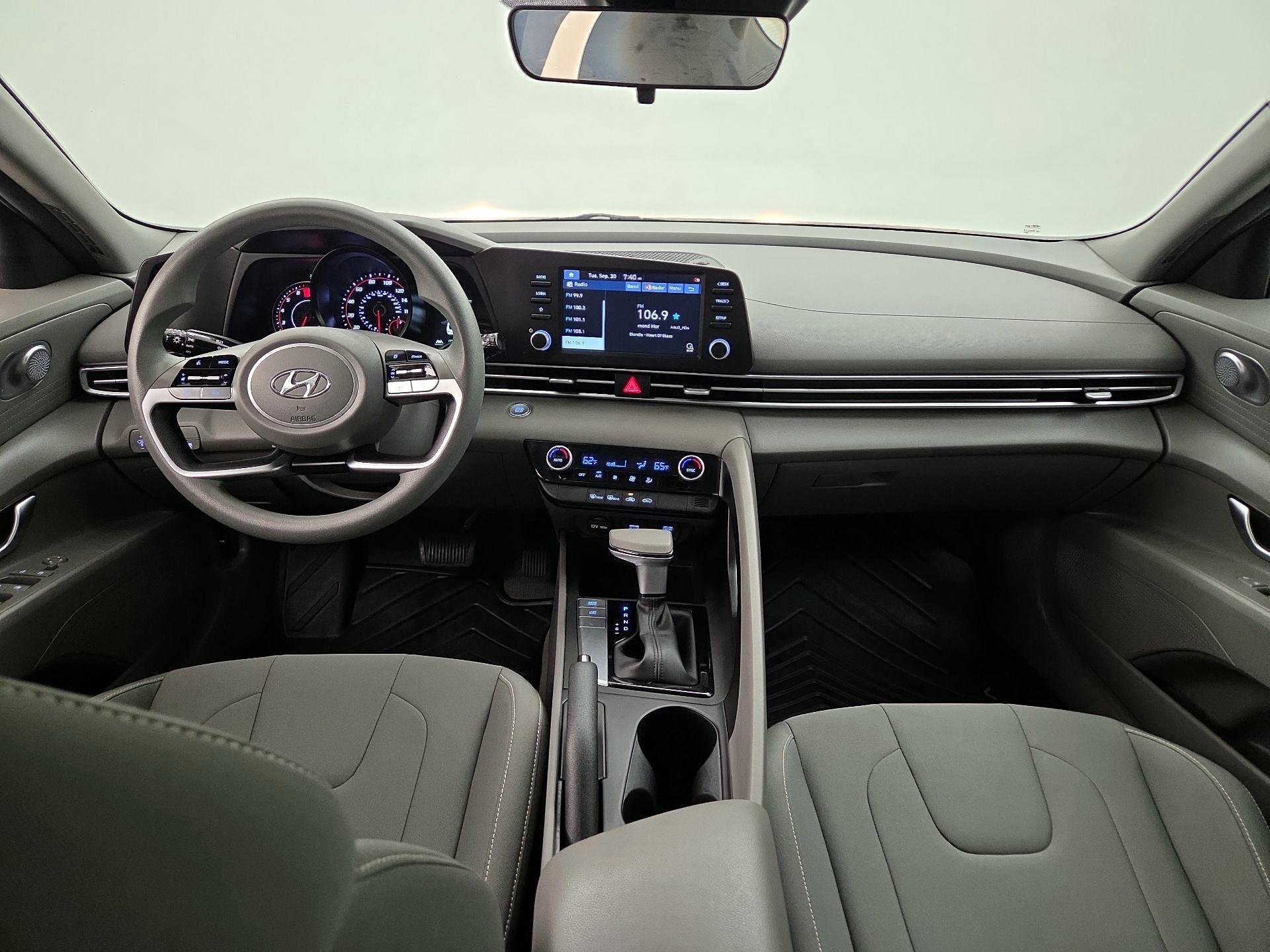 Thumbnail: 2022 Hyundai Elantra - 9