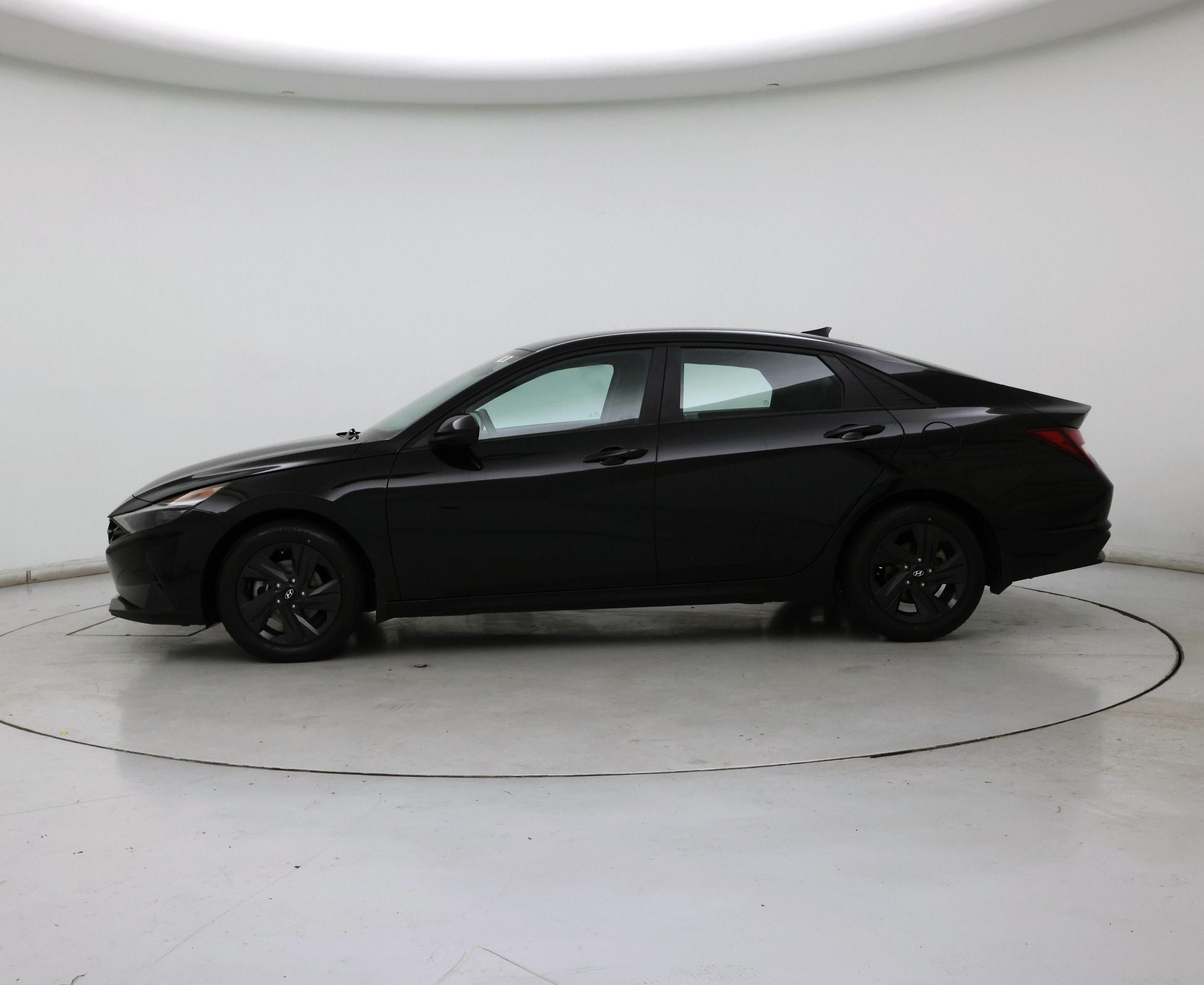 Thumbnail: 2022 Hyundai Elantra - 3