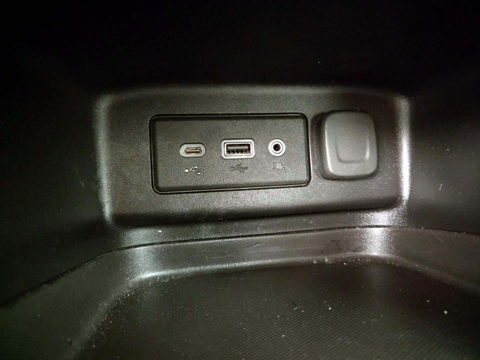 Thumbnail: 2020 Chevrolet Equinox - 18