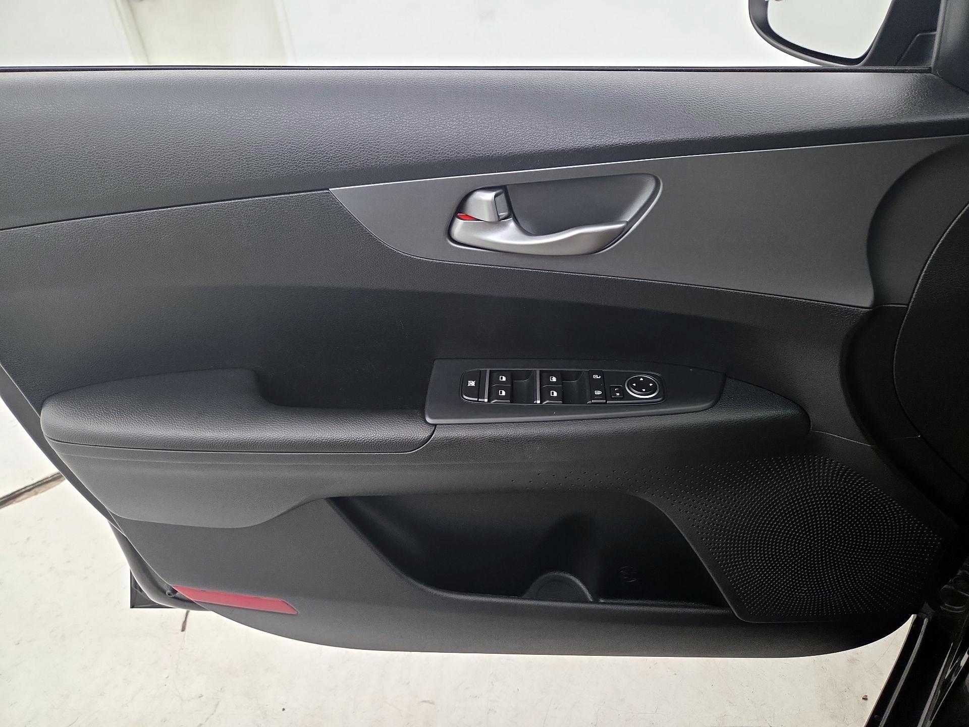 Thumbnail: 2020 Kia Forte - 12