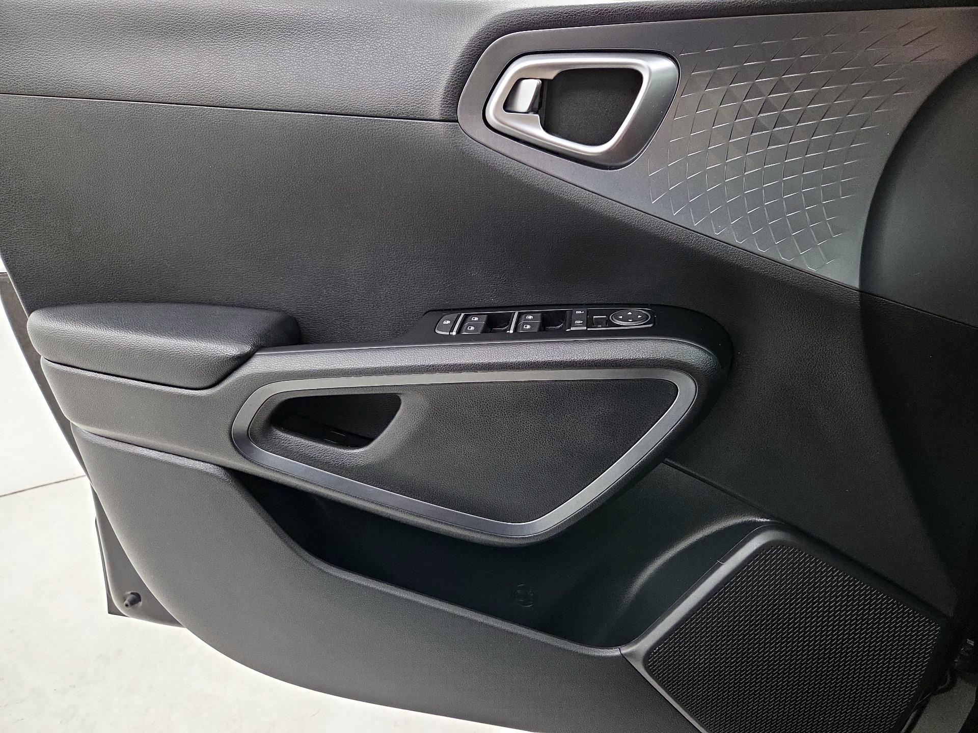 Thumbnail: 2020 Kia Soul - 12