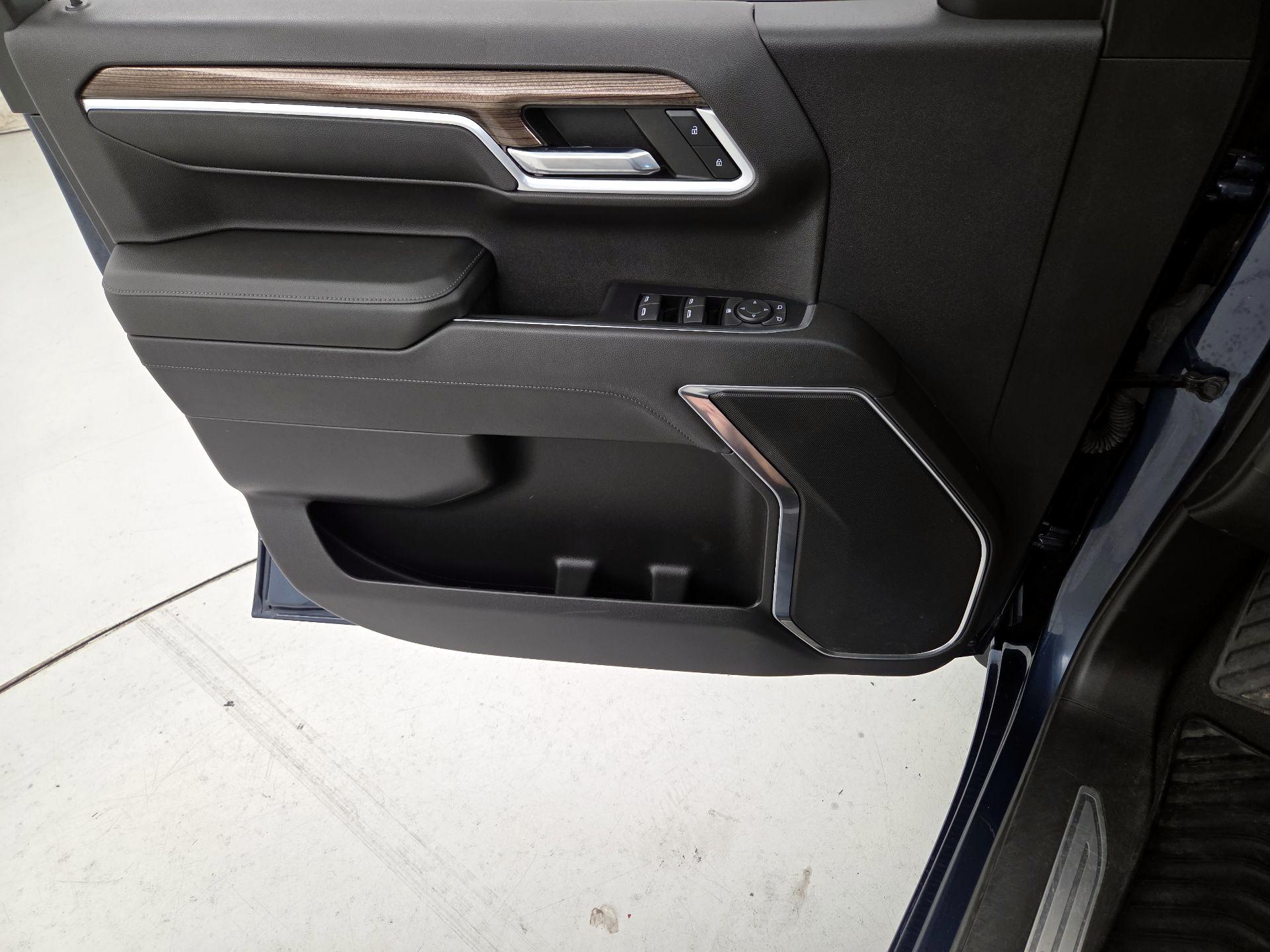 Thumbnail: 2022 Chevrolet Silverado 1500 - 12