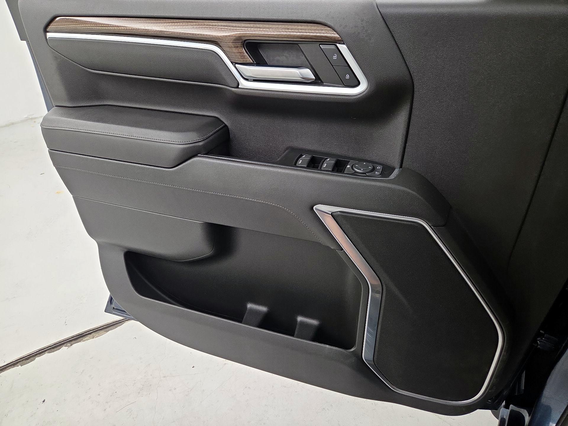 Thumbnail: 2022 Chevrolet Silverado 1500 - 12