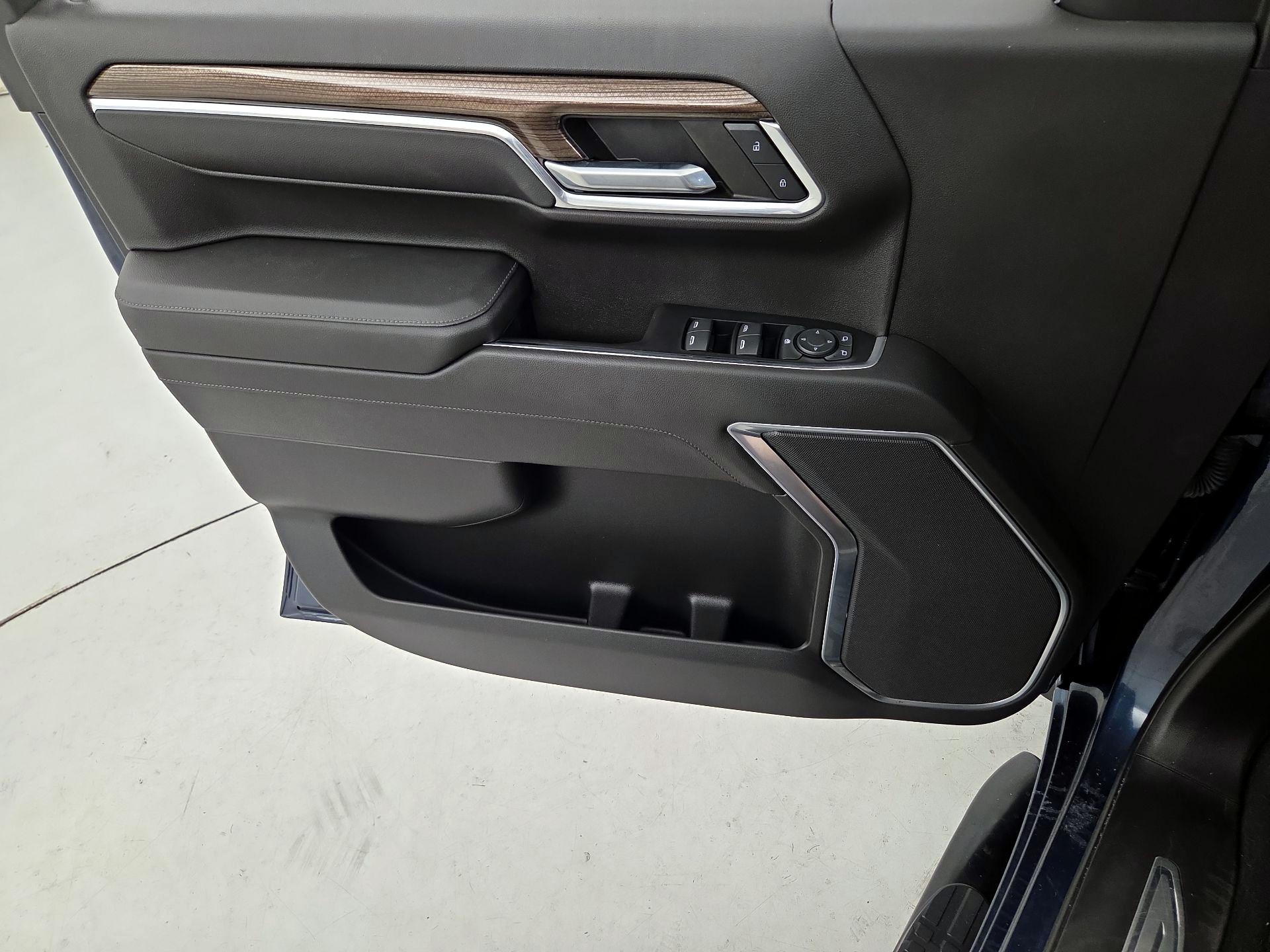 Thumbnail: 2022 Chevrolet Silverado 1500 - 12