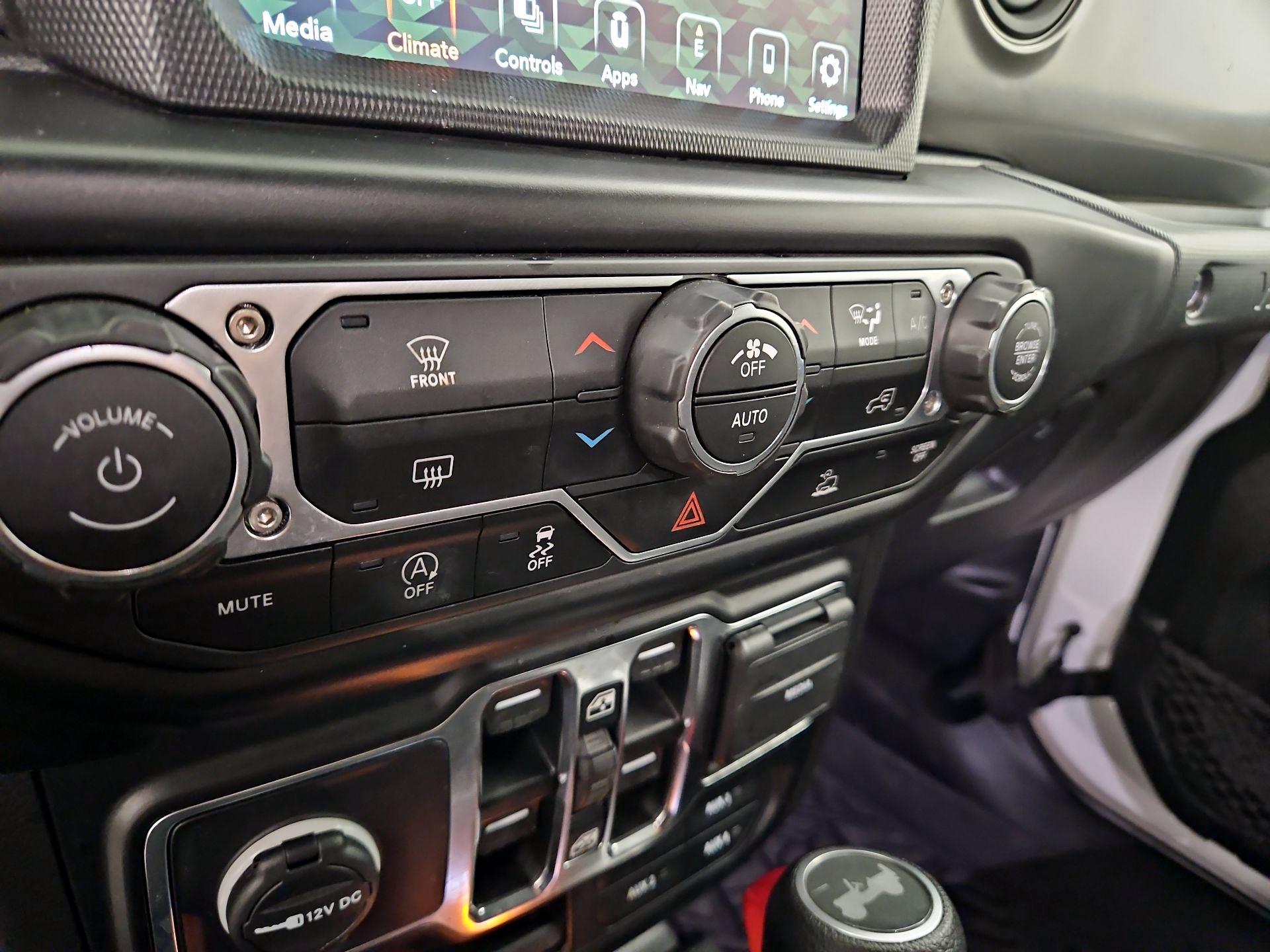 Thumbnail: 2022 Jeep Wrangler - 17