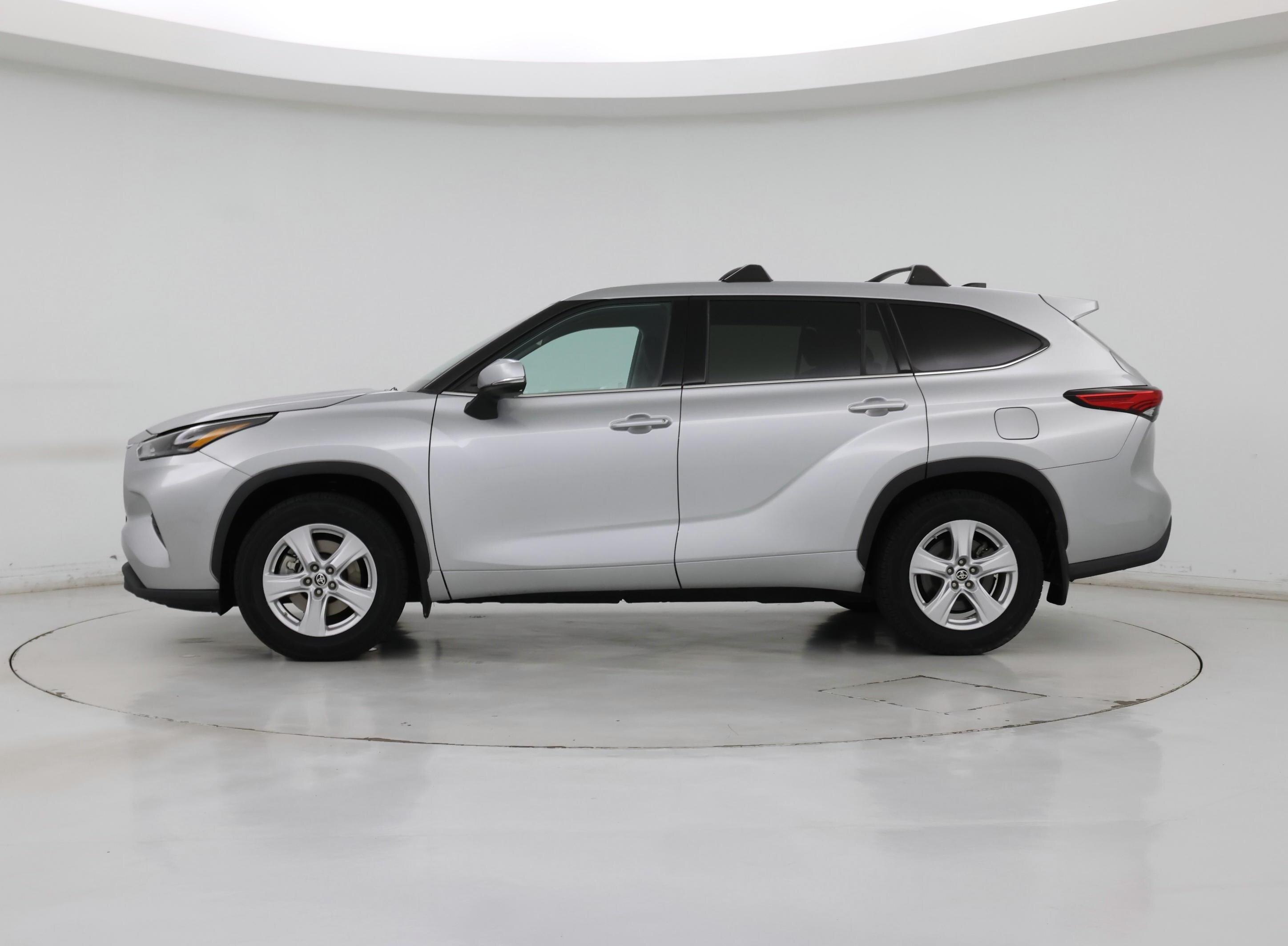 Thumbnail: 2022 Toyota Highlander - 3