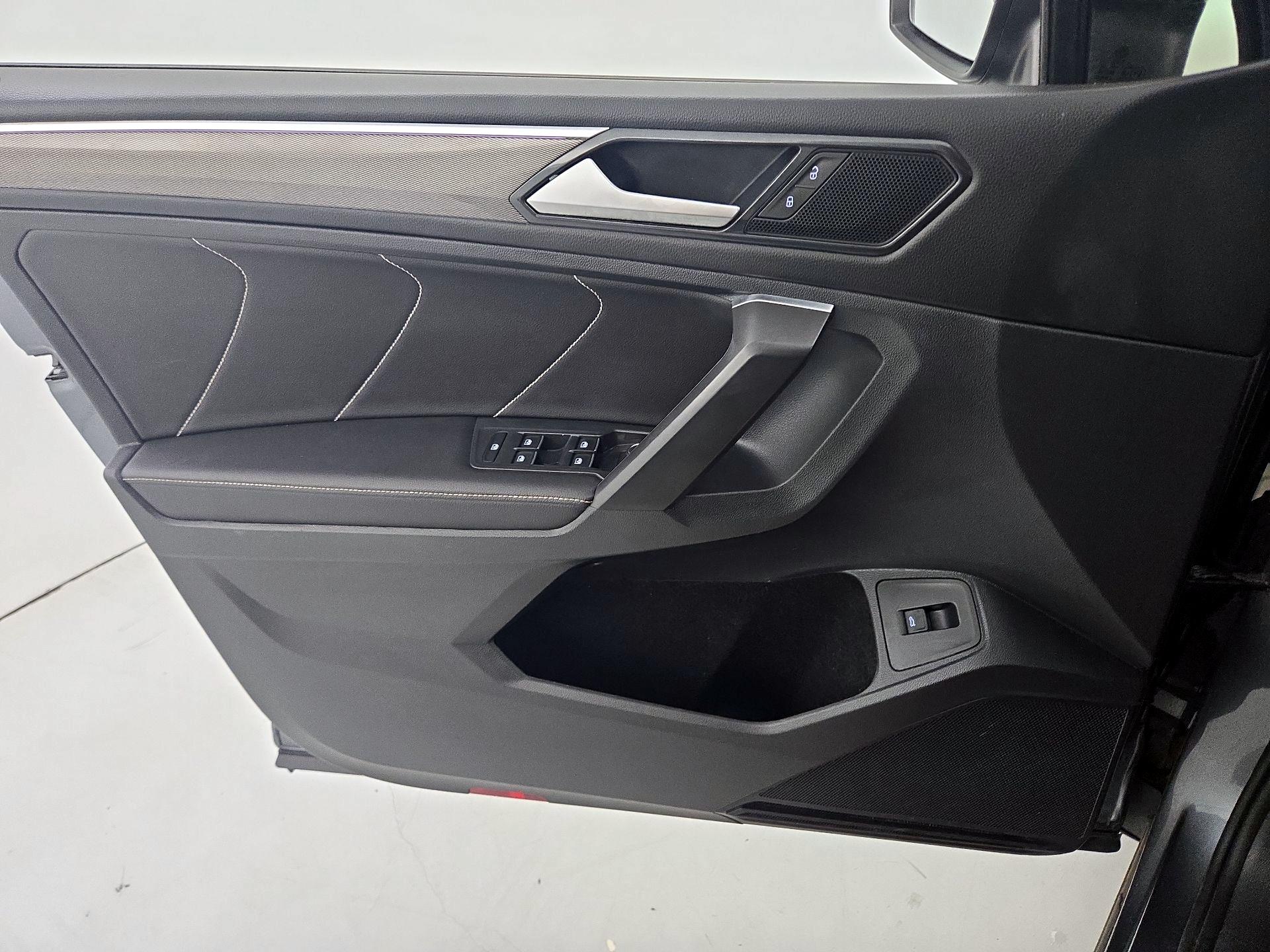 Thumbnail: 2022 Volkswagen Tiguan - 12