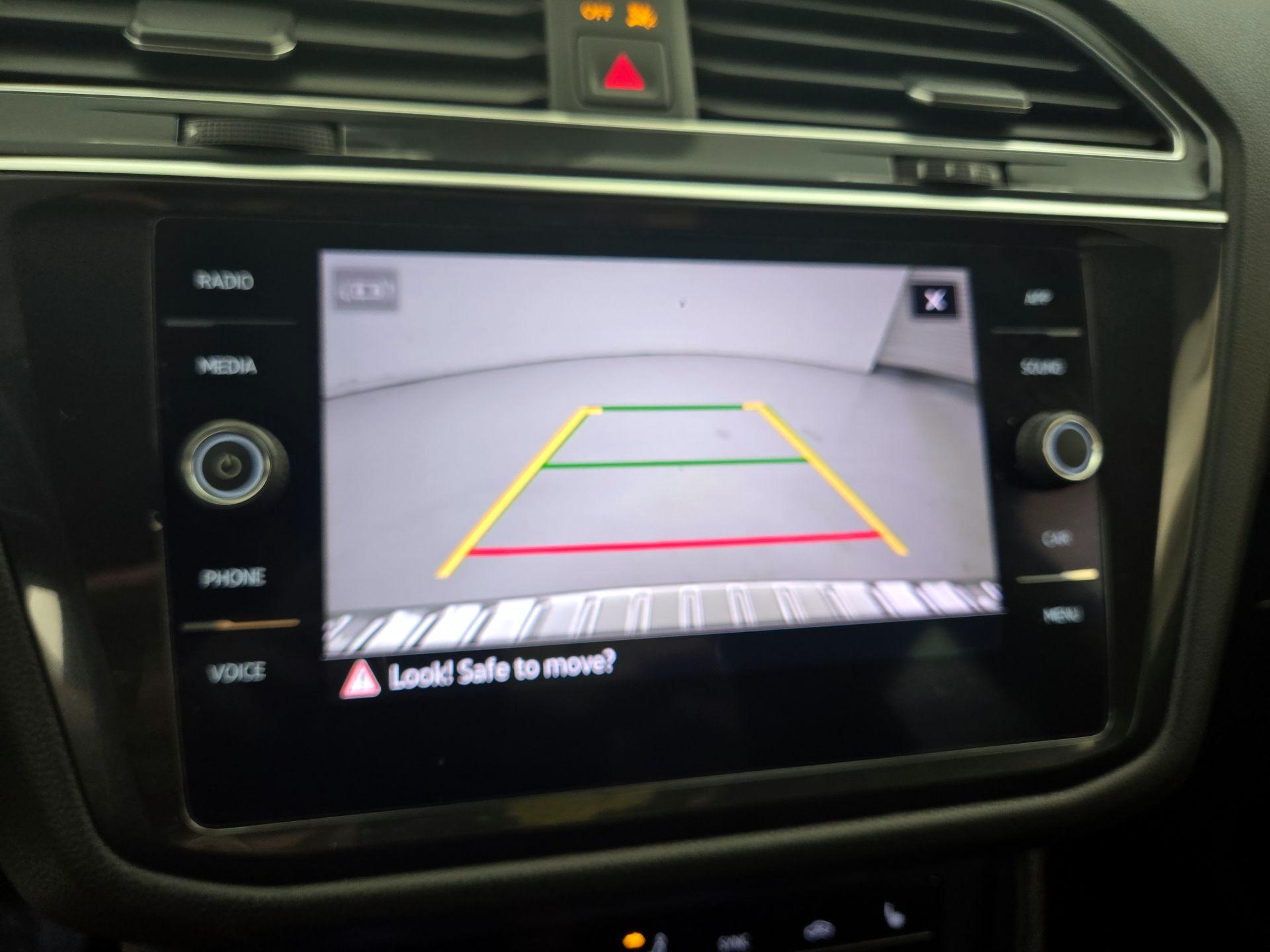 Thumbnail: 2022 Volkswagen Tiguan - 14