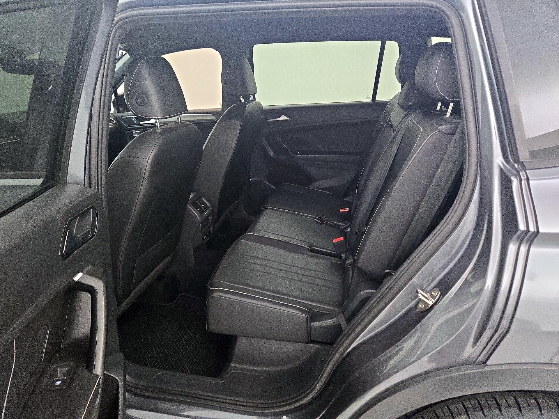 Thumbnail: 2022 Volkswagen Tiguan - 19