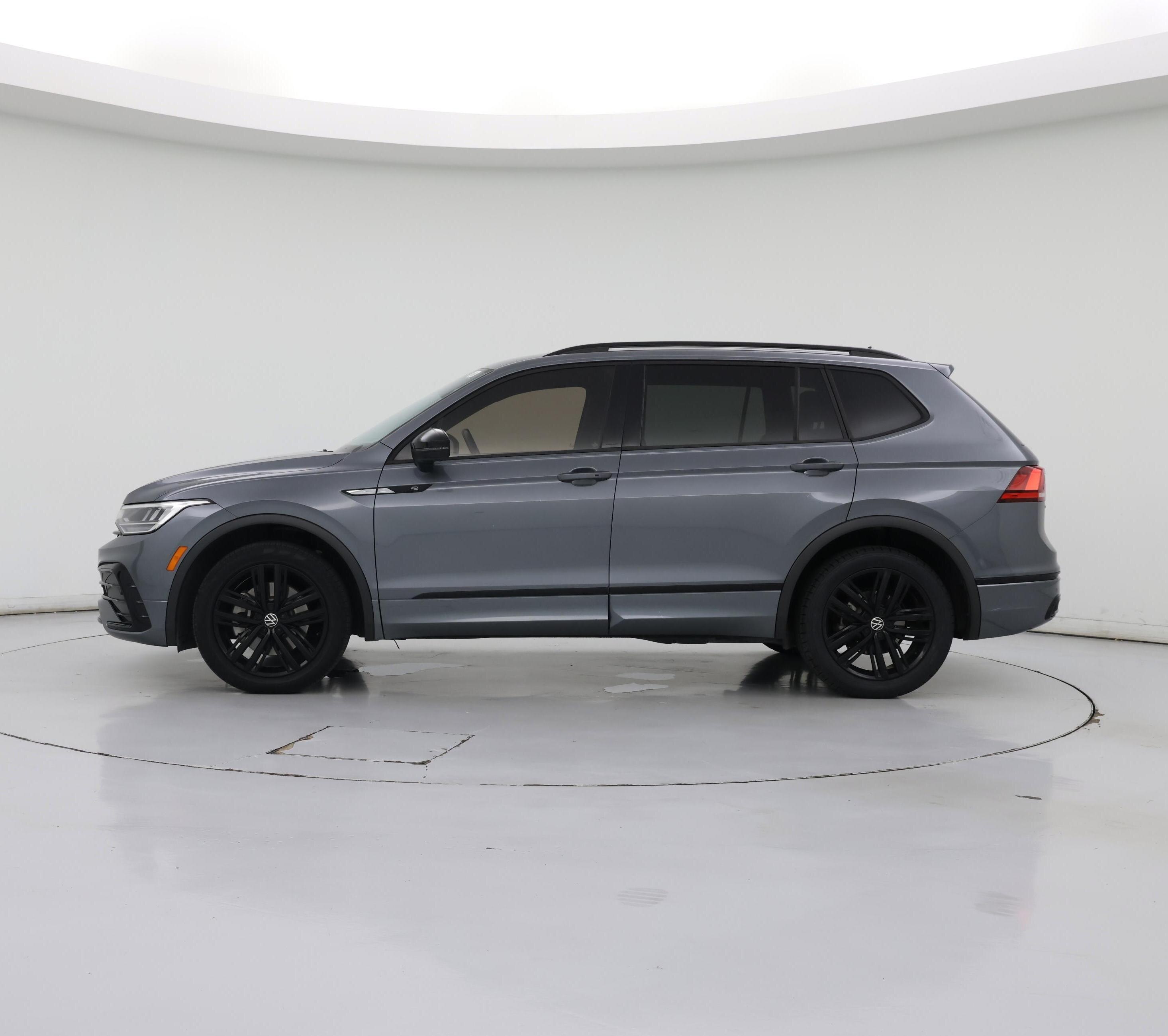 Thumbnail: 2022 Volkswagen Tiguan - 3