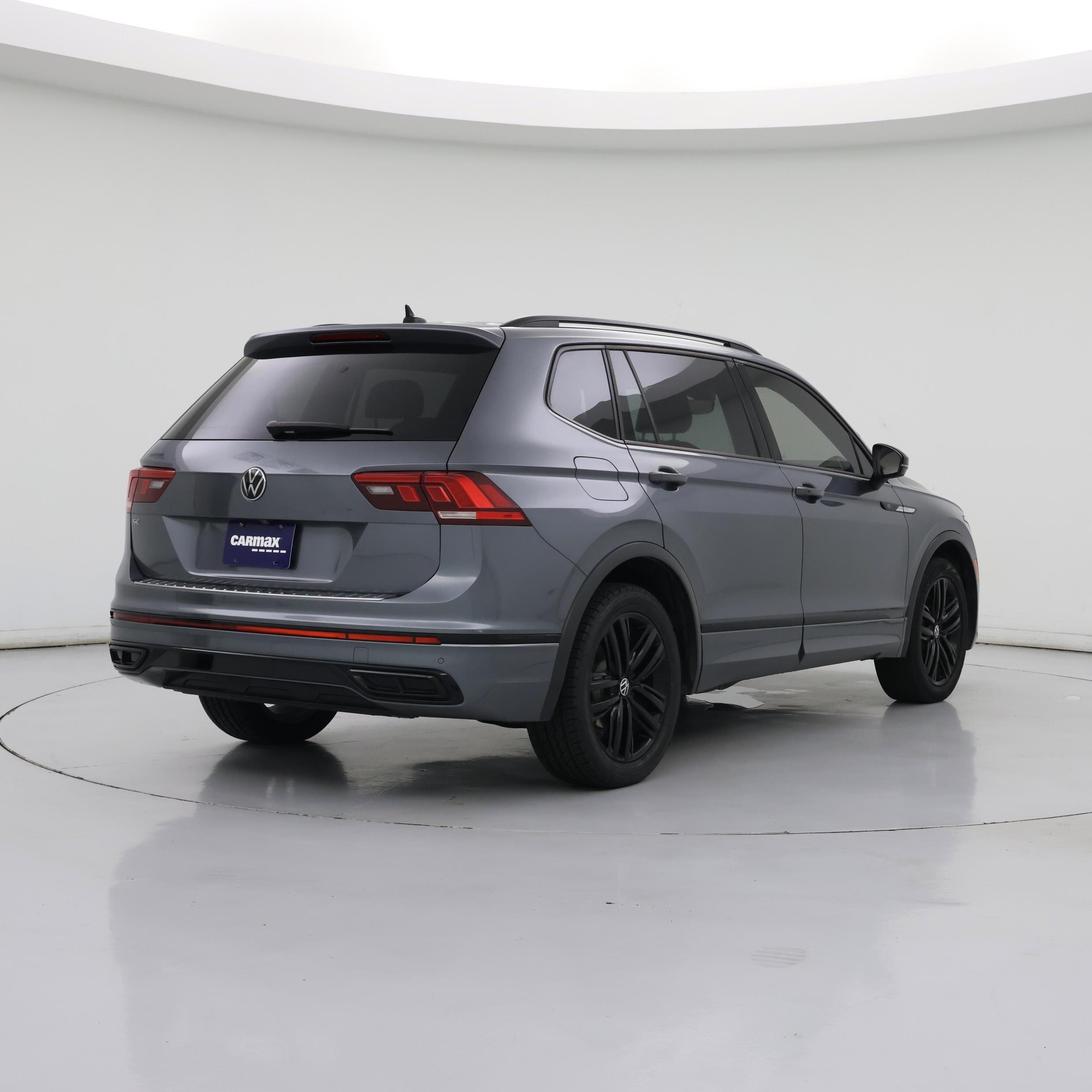 Thumbnail: 2022 Volkswagen Tiguan - 8